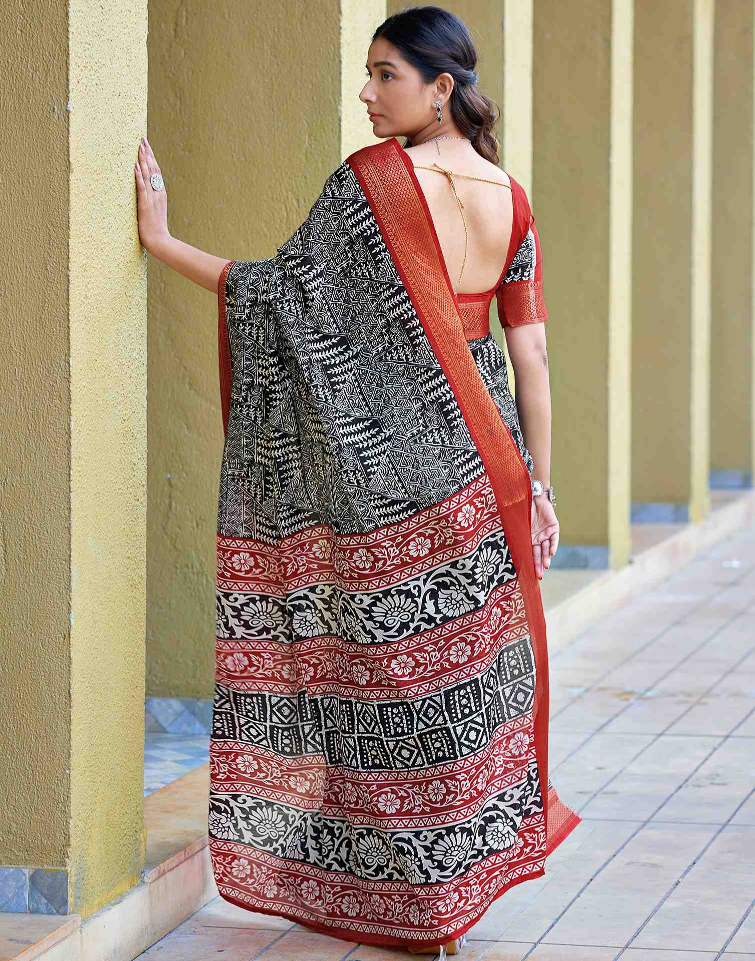 Black Printed Cotton Blend Saree