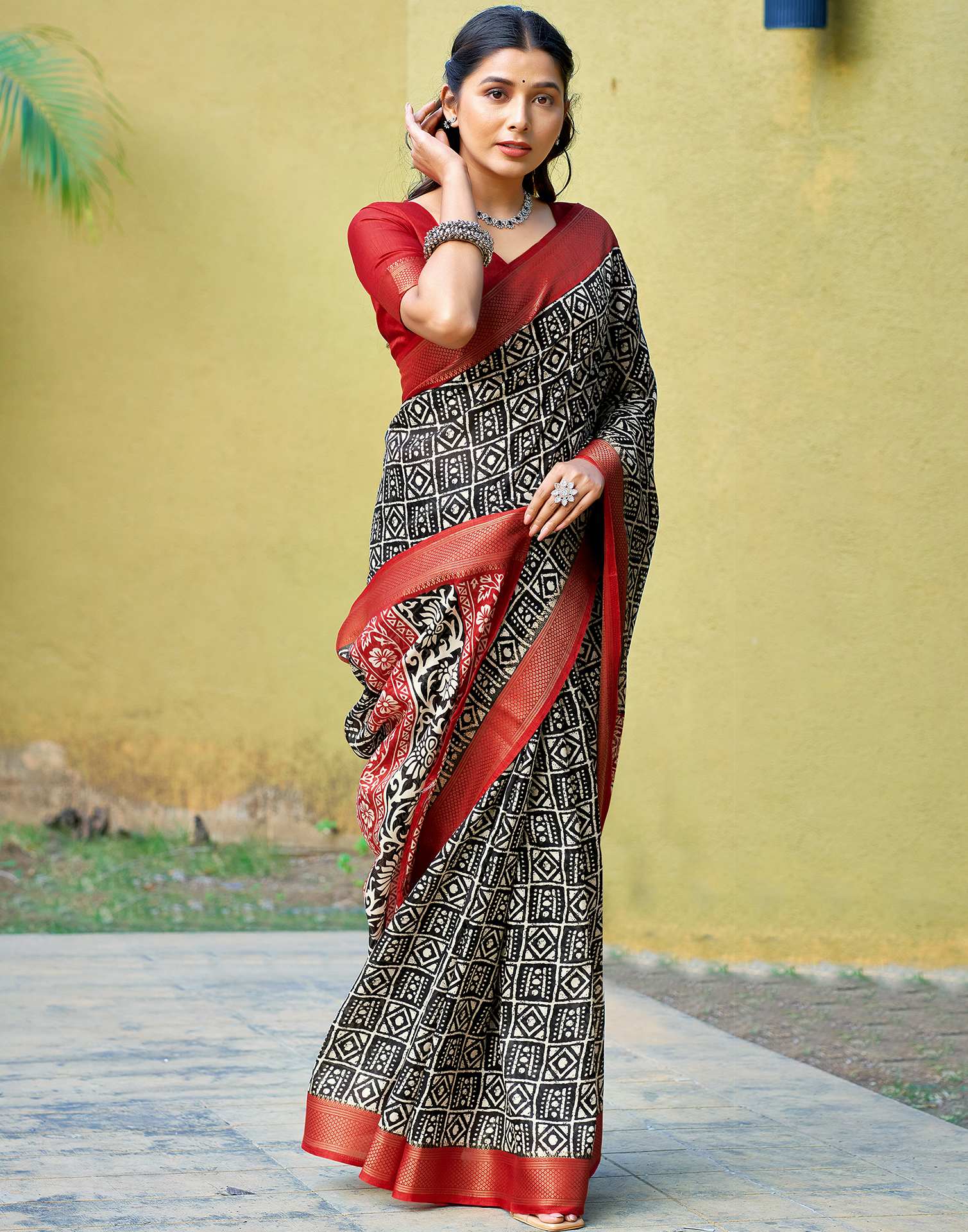 Black Printed Cotton Blend Saree