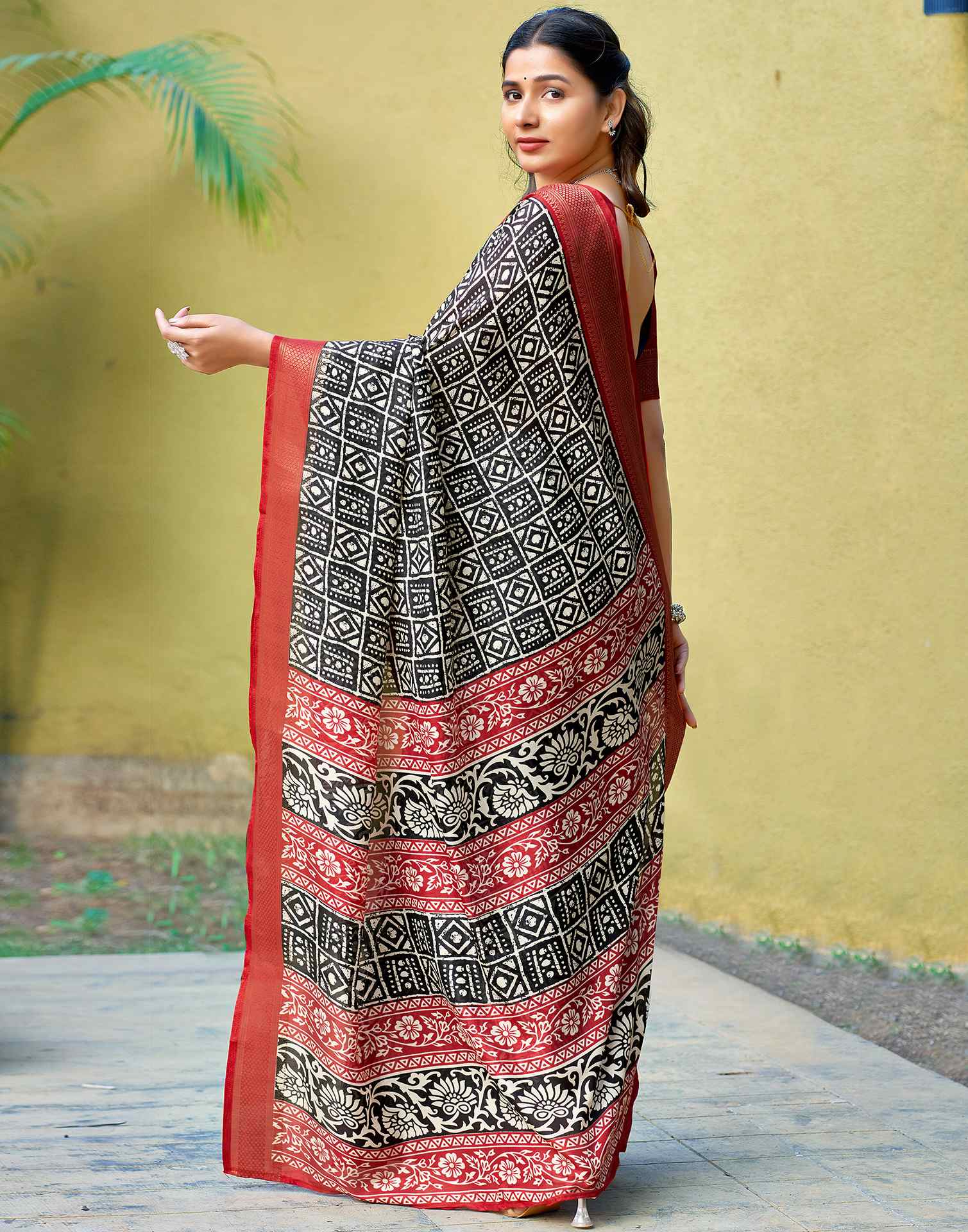Black Printed Cotton Blend Saree