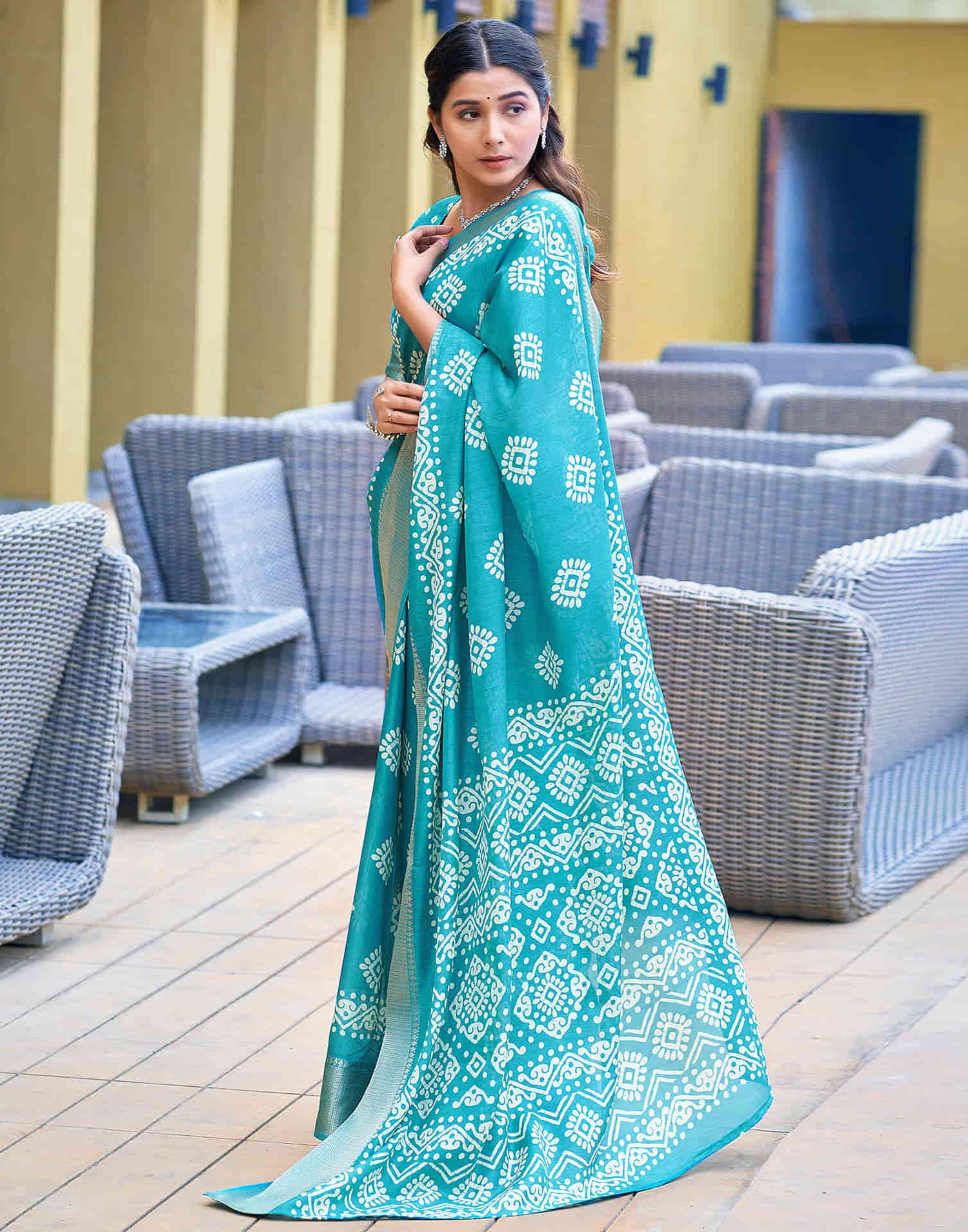 Blue Cotton Blend Printed Saree