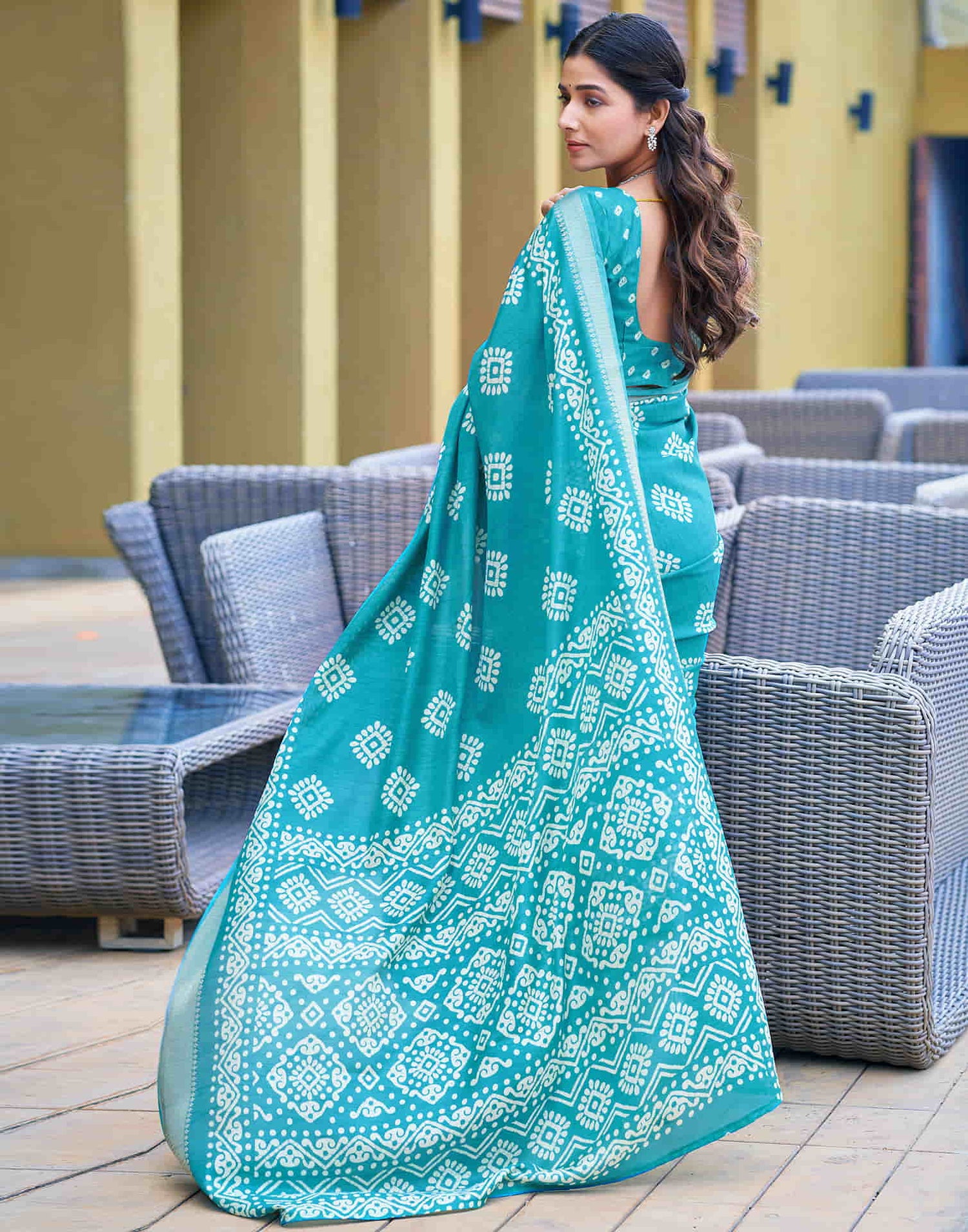 Blue Cotton Blend Printed Saree