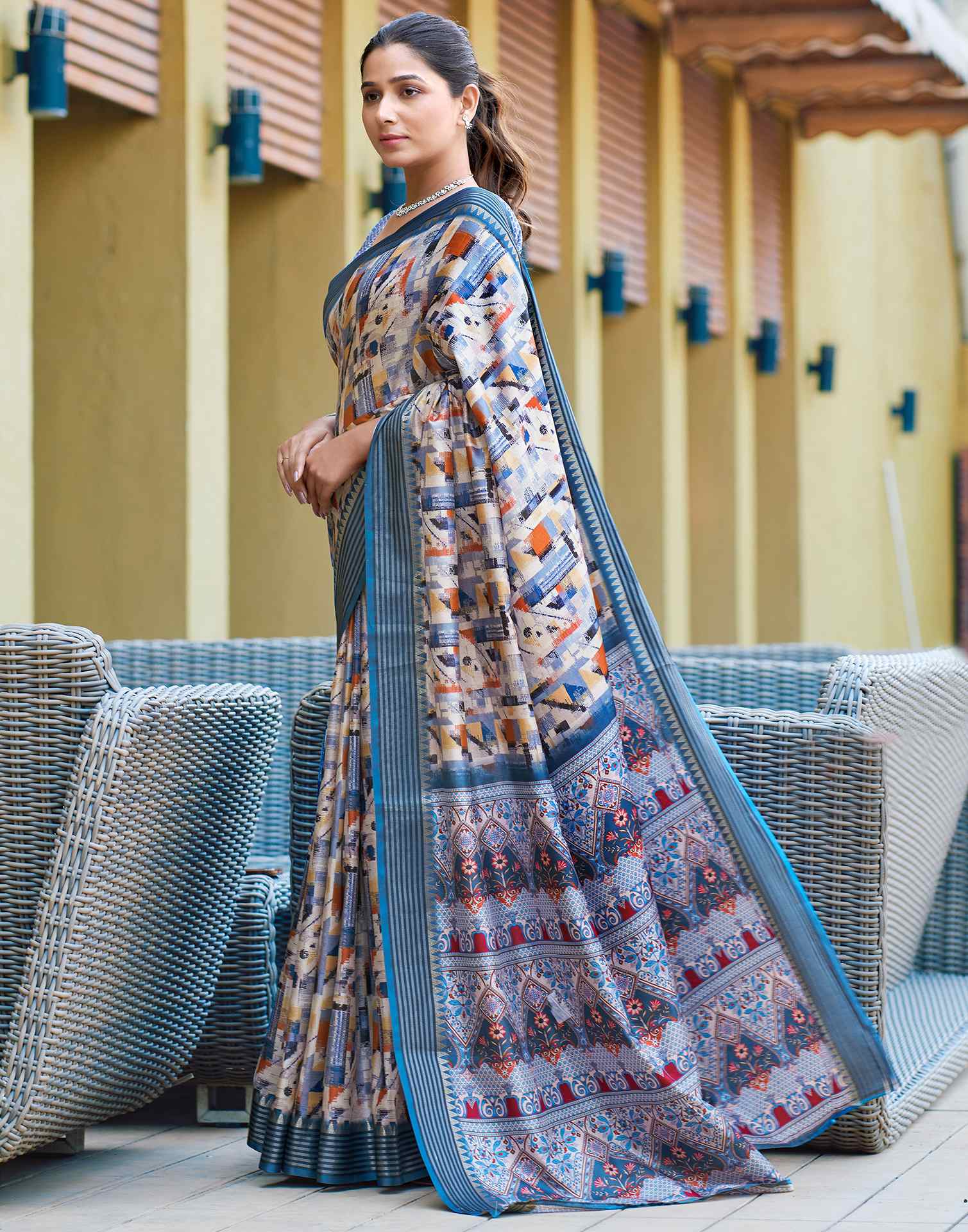 Grey Silk Blend Printed Saree