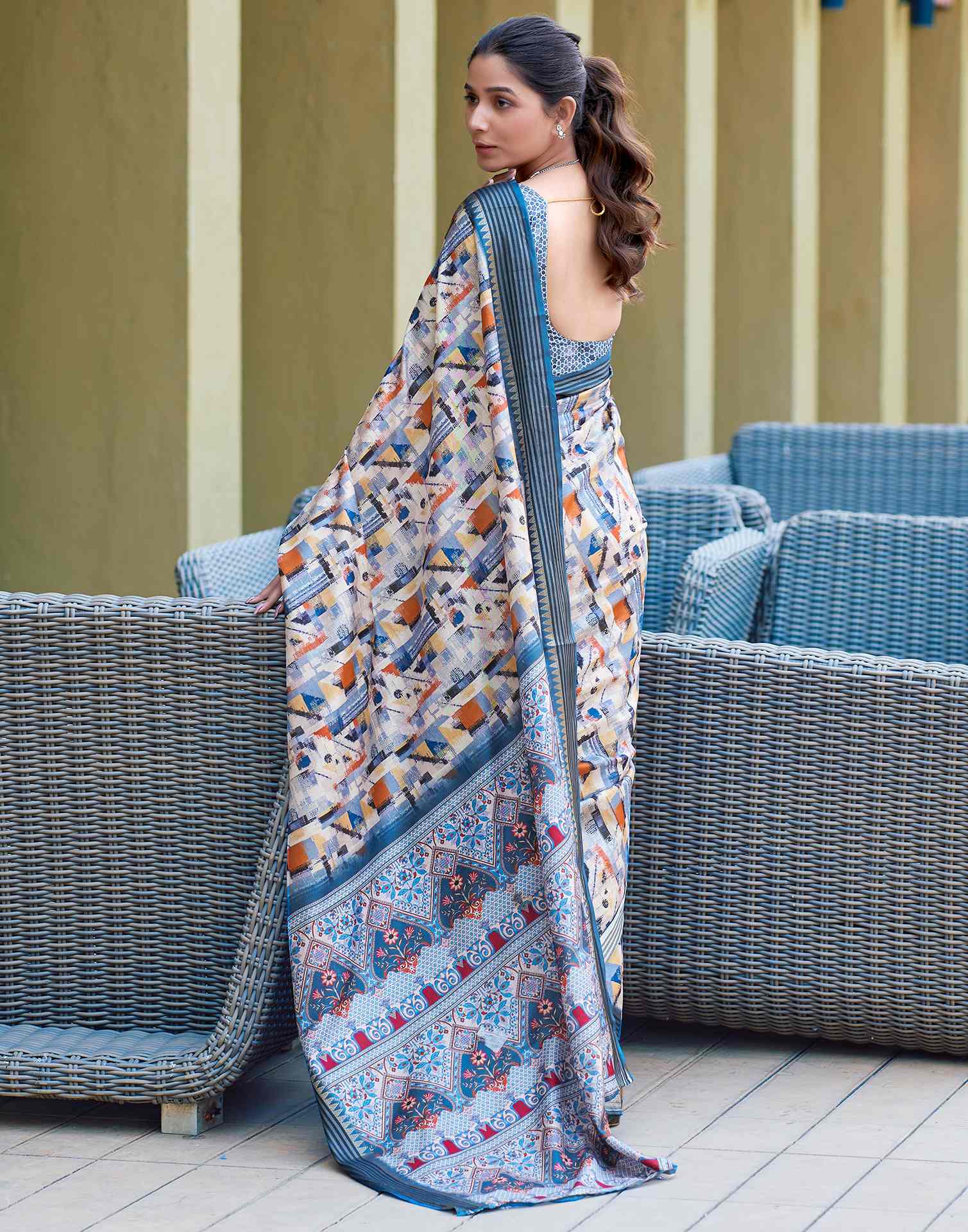 Grey Silk Blend Printed Saree