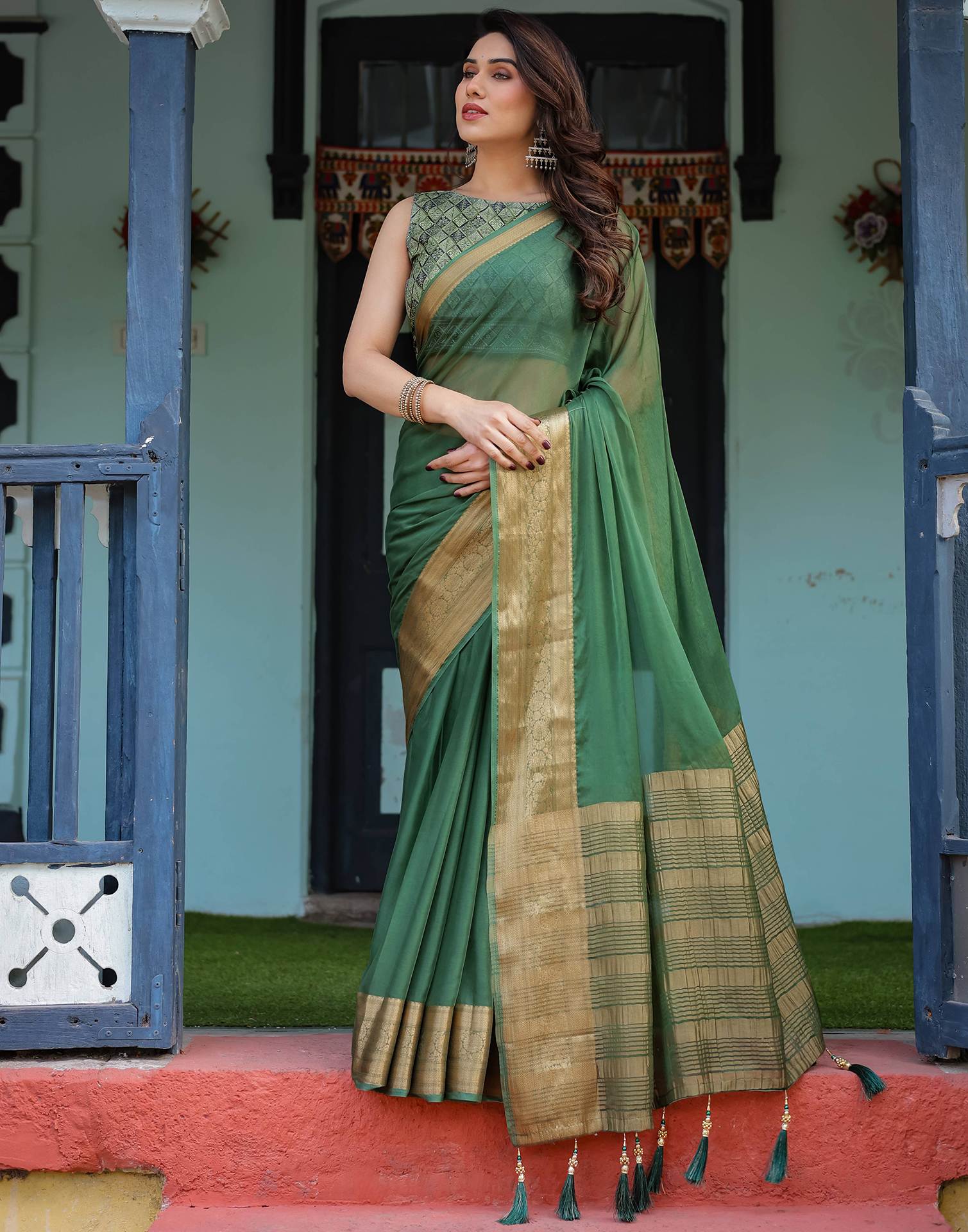 Green Chiffon Woven Solid Saree
