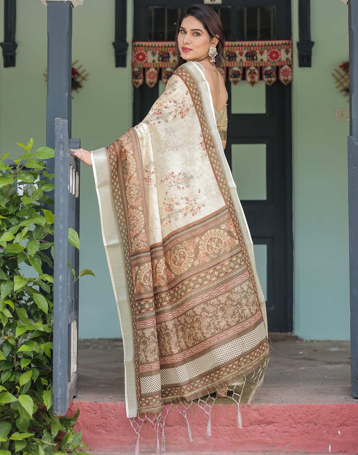 Cream Linen Printed Saree
