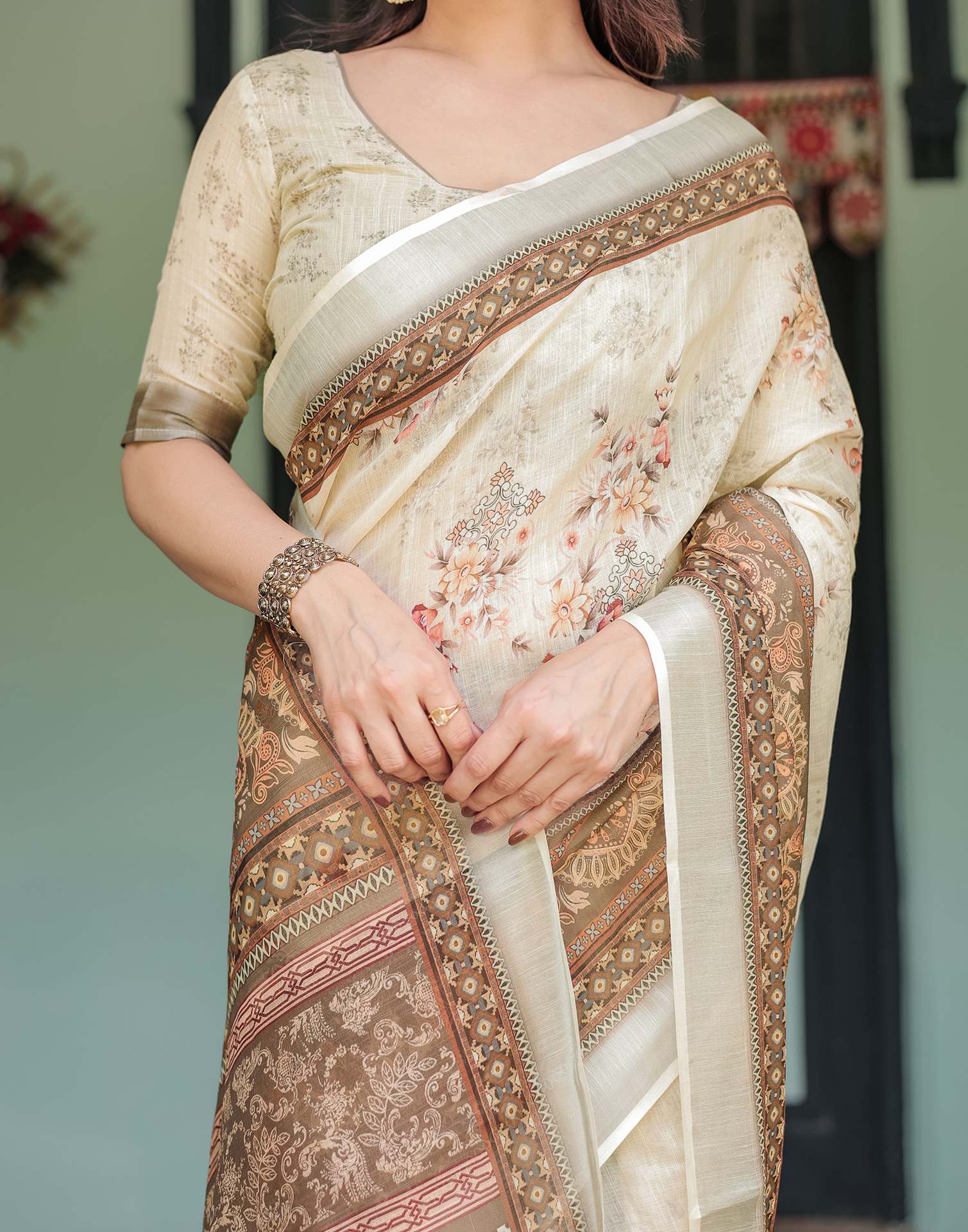 Cream Linen Printed Saree