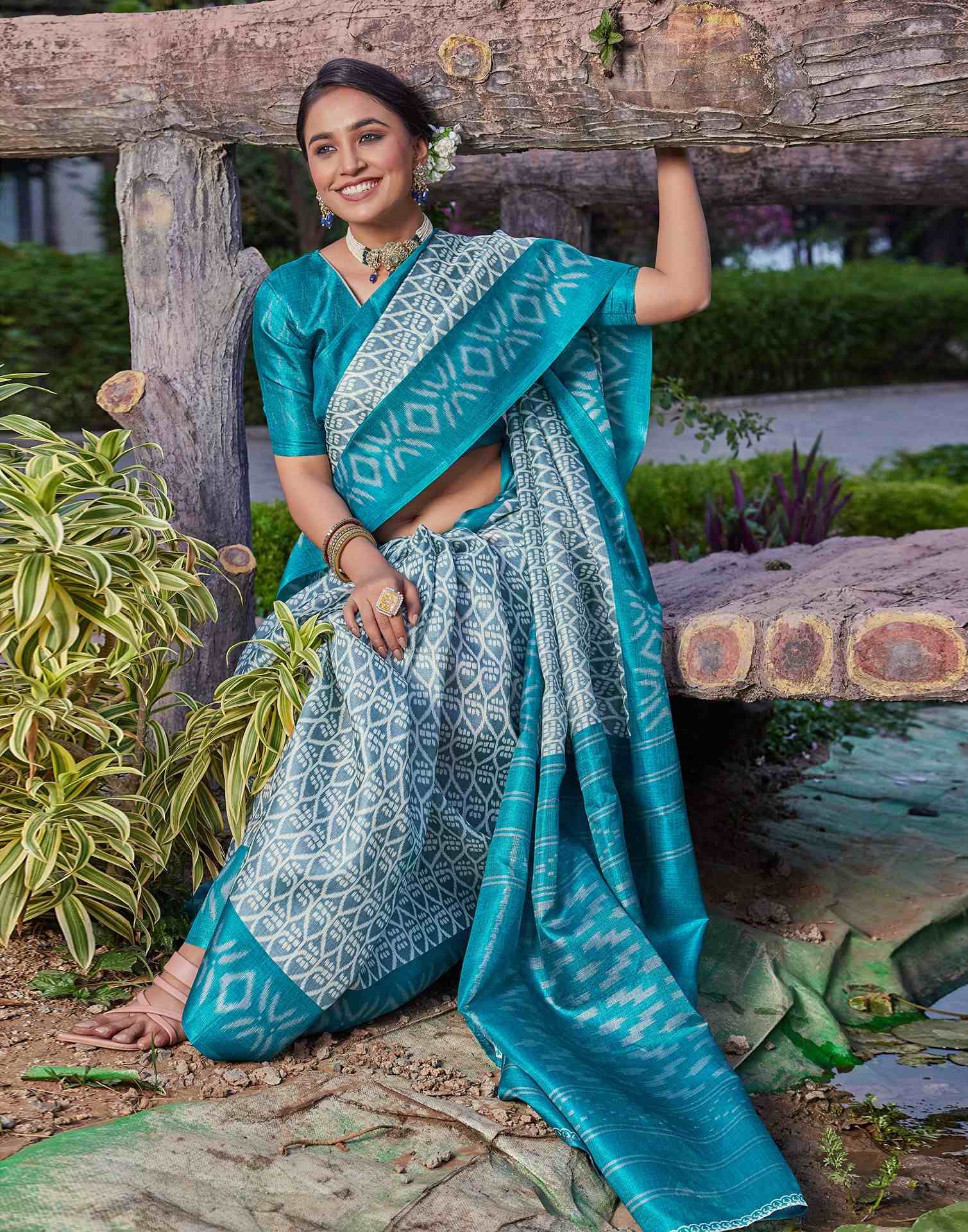 Grey Cotton Blend Ikkat Printed Saree