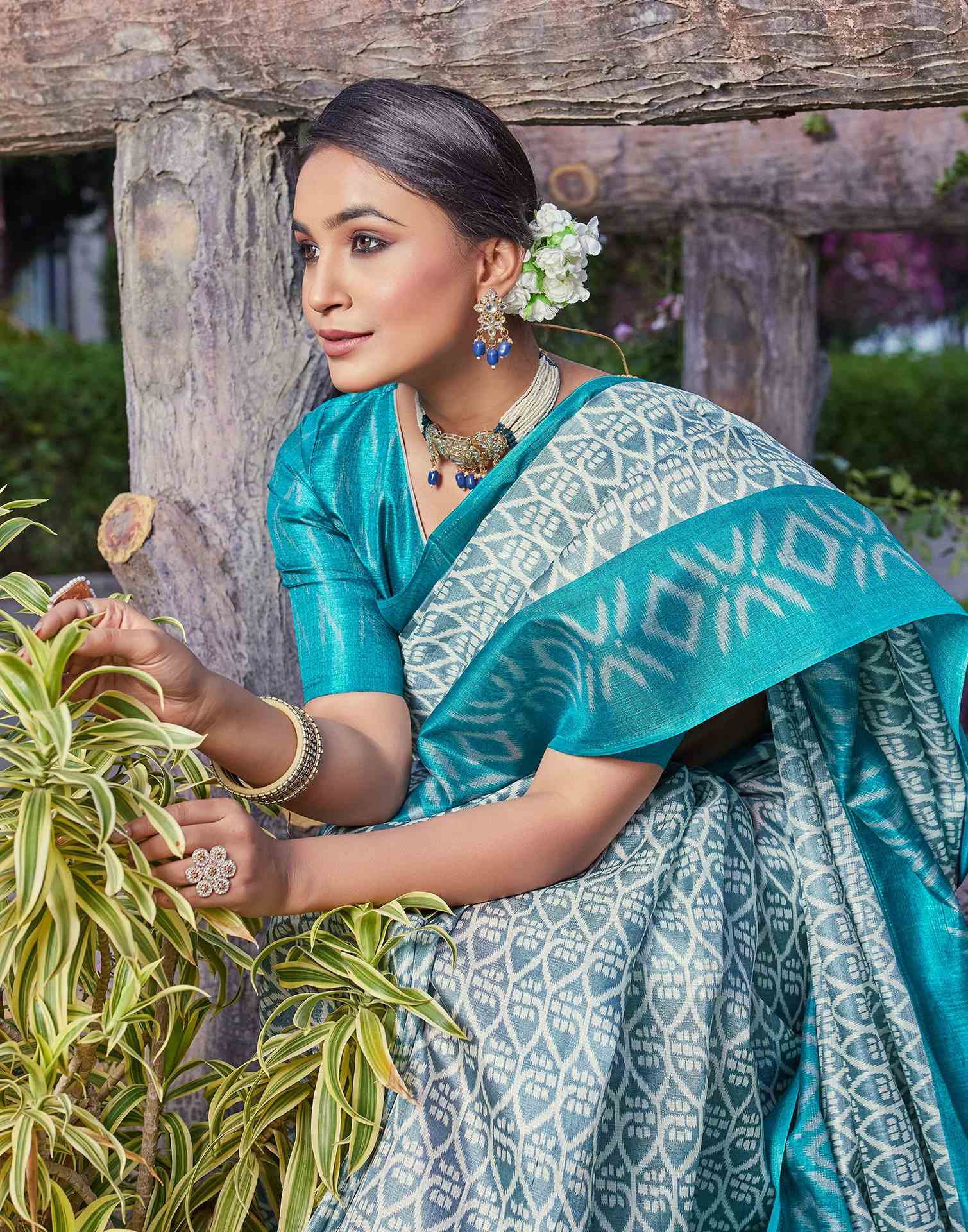Grey Cotton Blend Ikkat Printed Saree