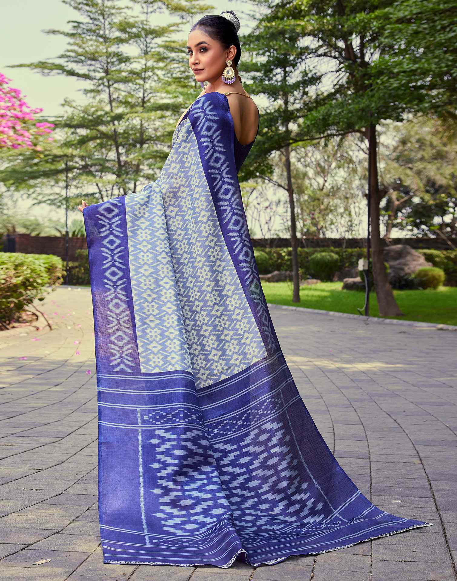 Dusty Blue Cotton Blend Ikkat Printed Saree