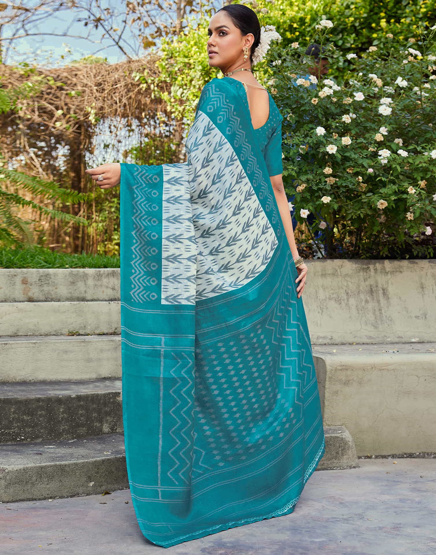 Teal Blue Cotton Blend Ikkat Printed Saree