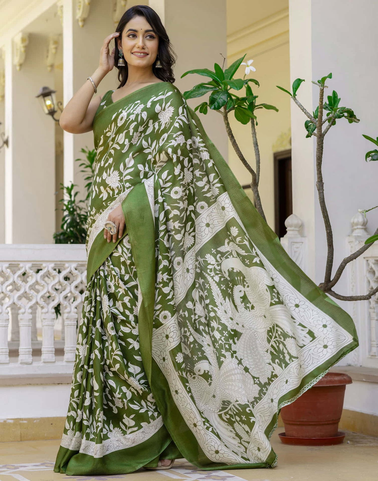 Green Cotton Blend Floral printed Saree