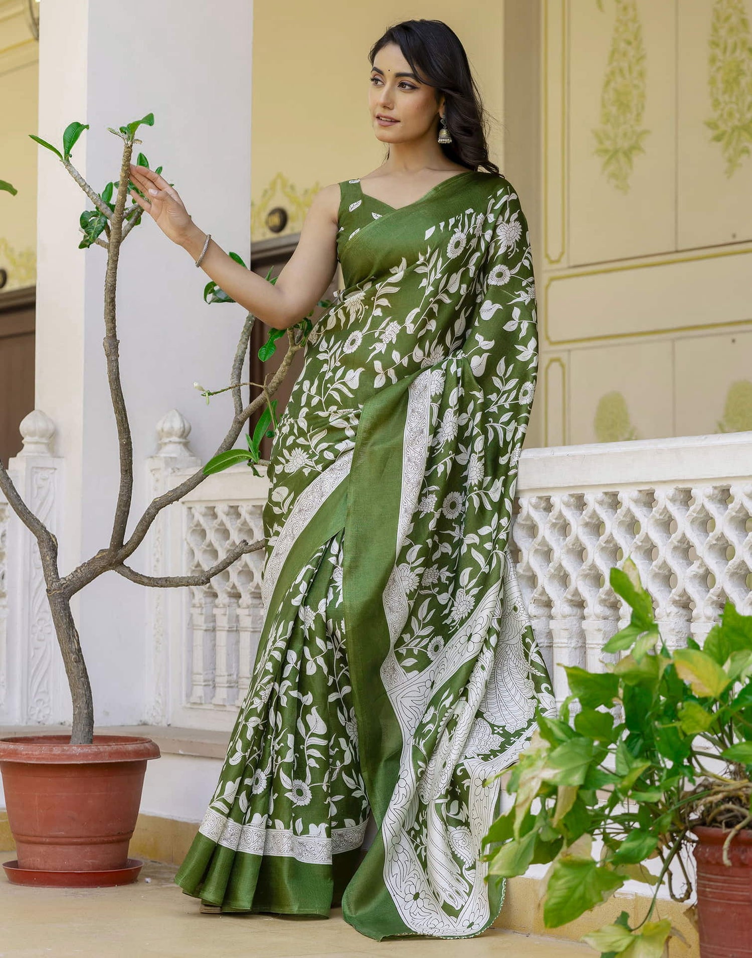 Green Cotton Blend Floral printed Saree