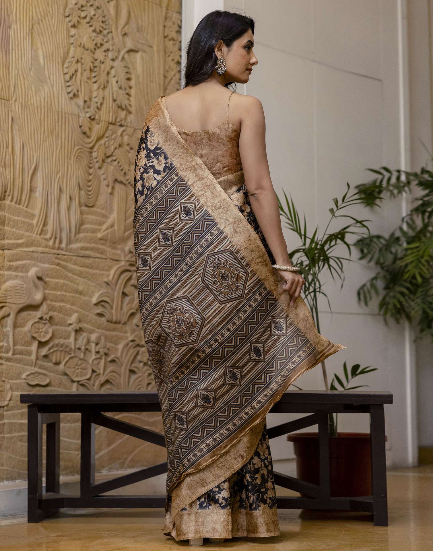Brown Cotton Blend Floral Printed Saree