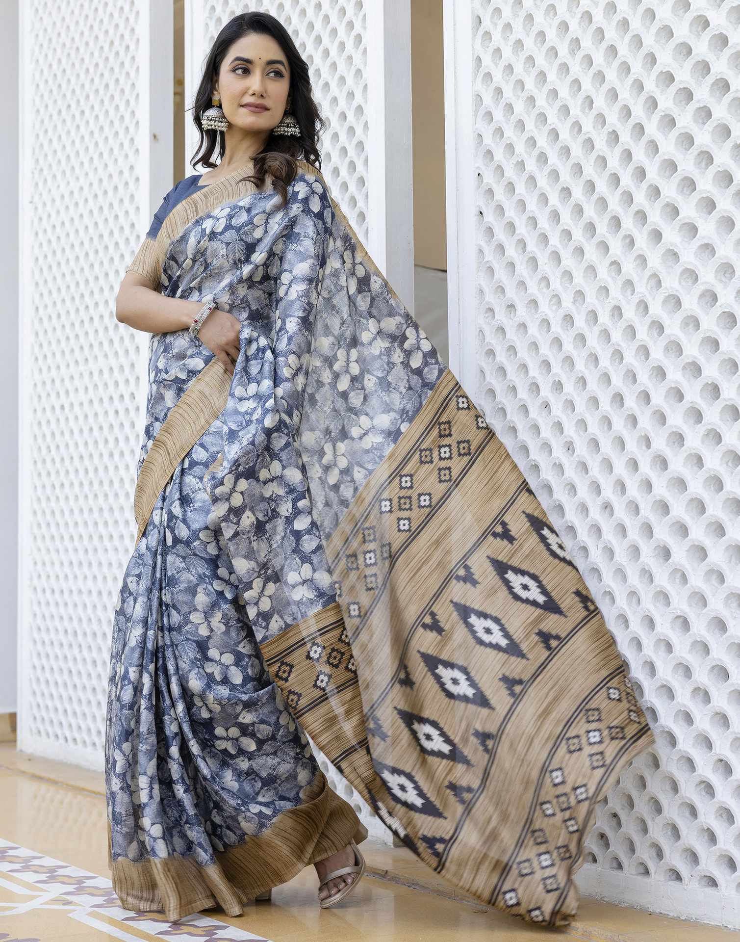 Grey Cotton Blend Printed Saree