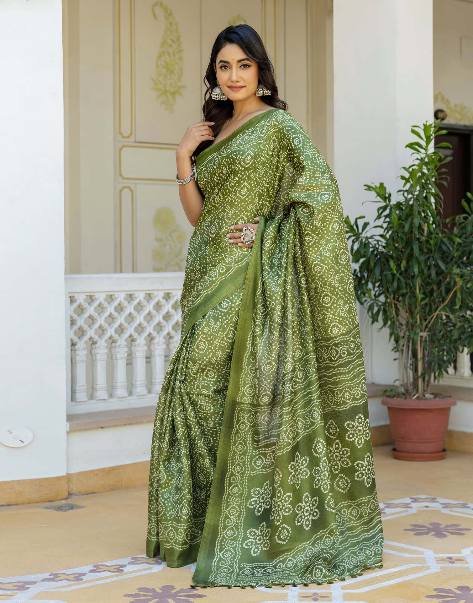 Green Cotton Blend Bandhani Printed Saree
