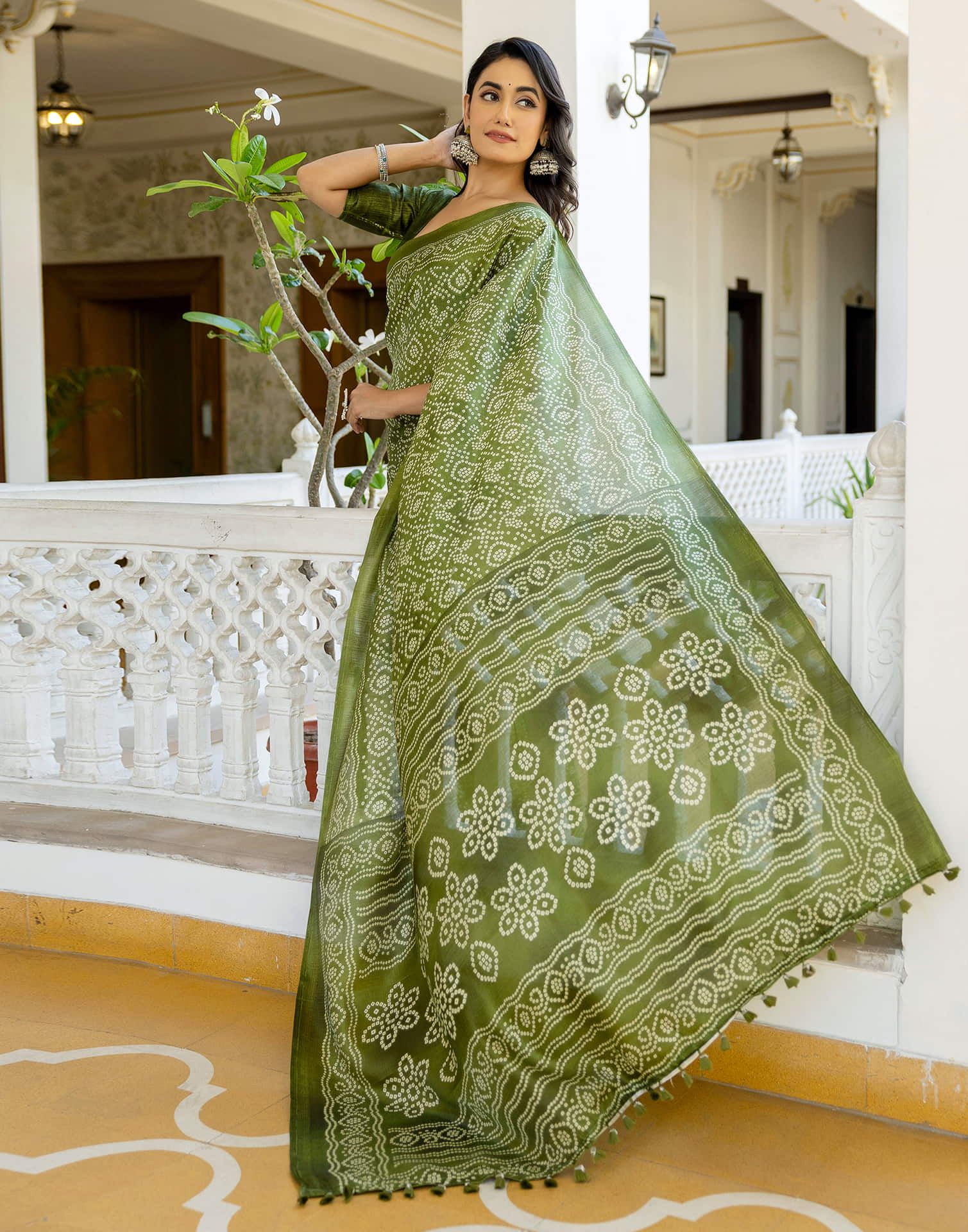 Green Cotton Blend Bandhani Printed Saree