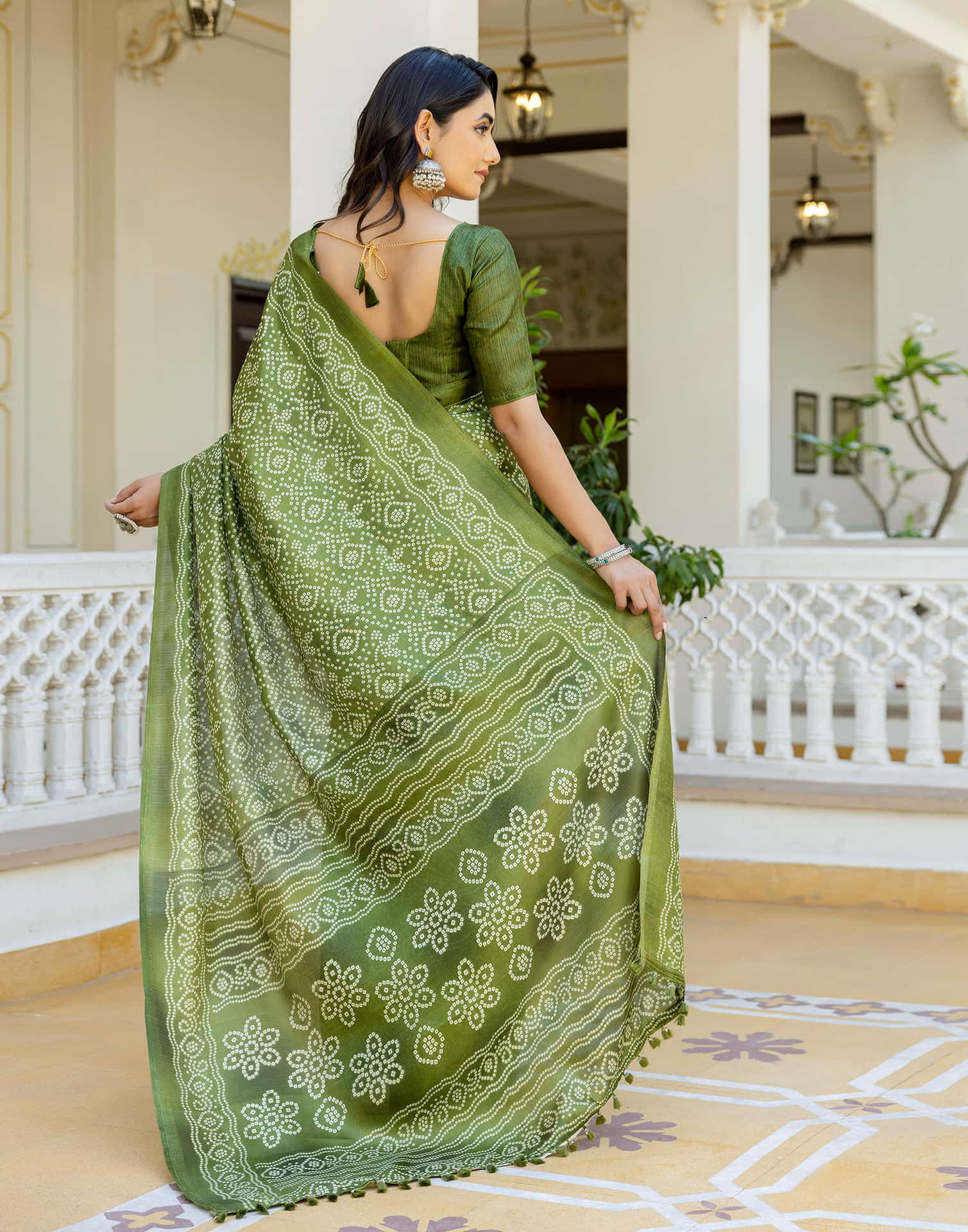 Green Cotton Blend Bandhani Printed Saree