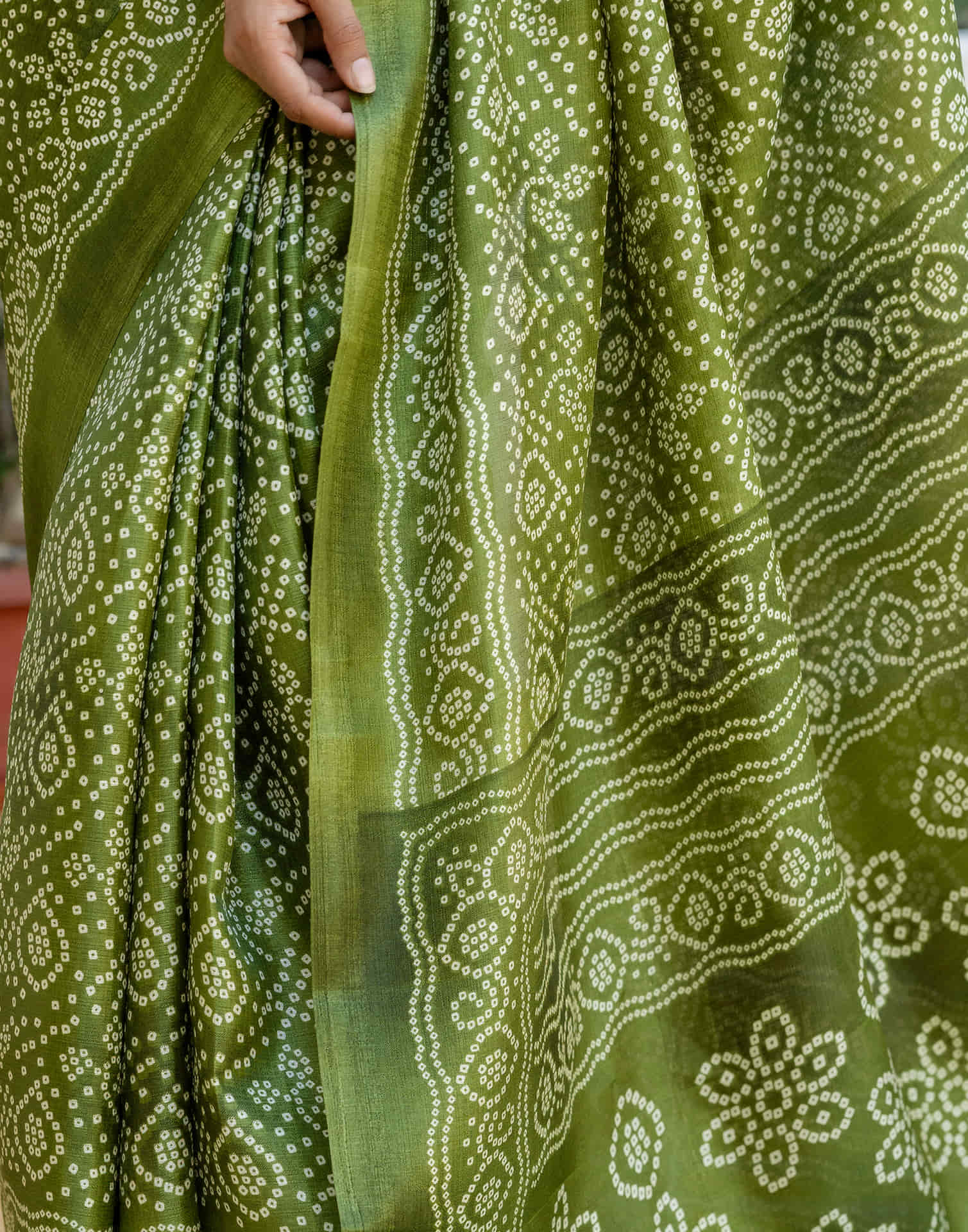 Green Cotton Blend Bandhani Printed Saree