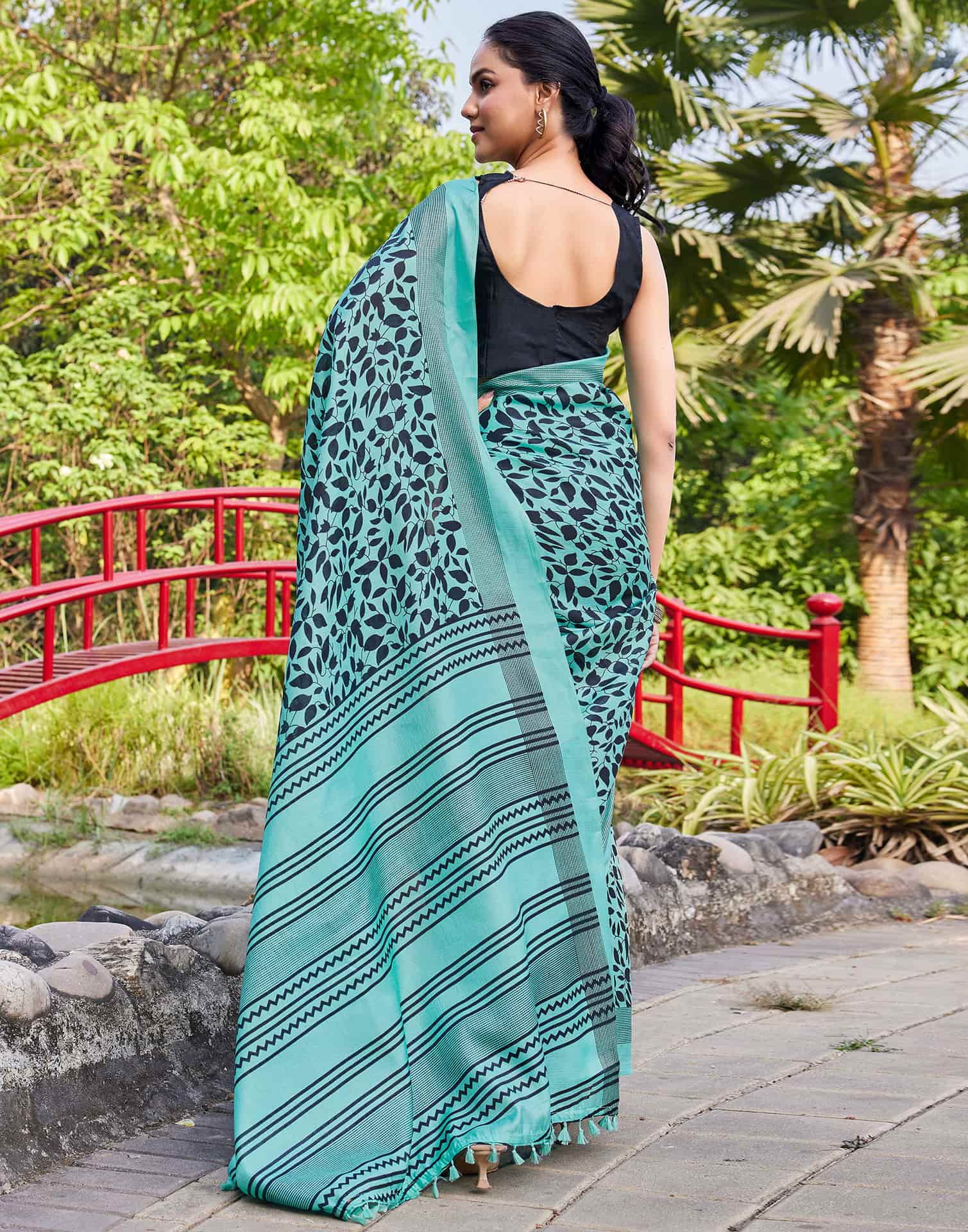 Turquoise Cotton Blend Printed Saree