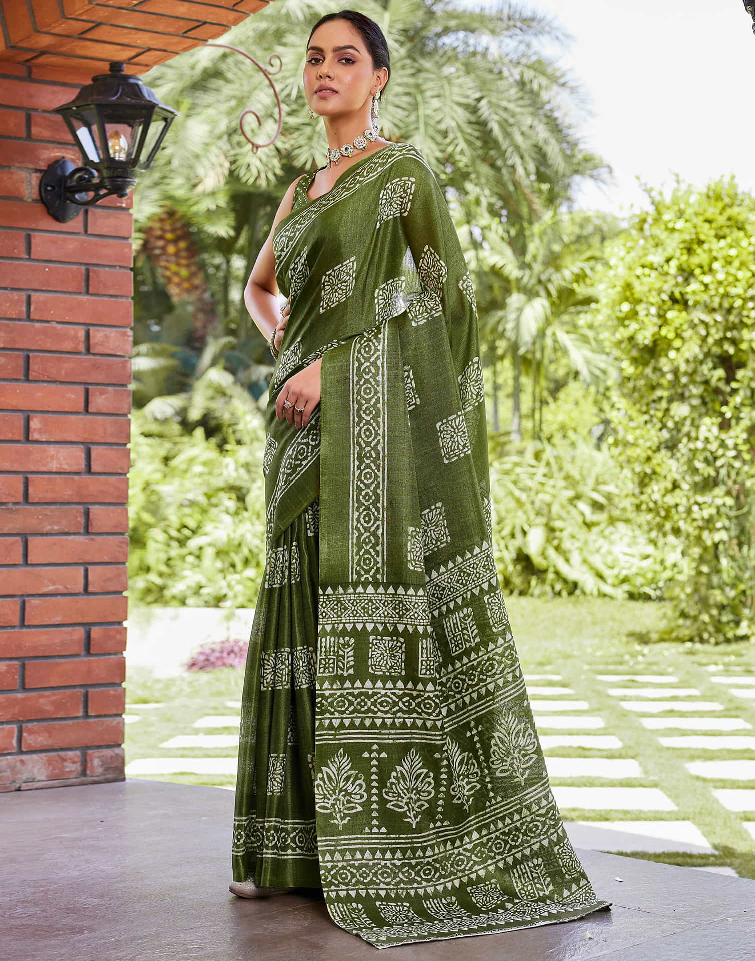 Green Cotton Blend Printed Saree