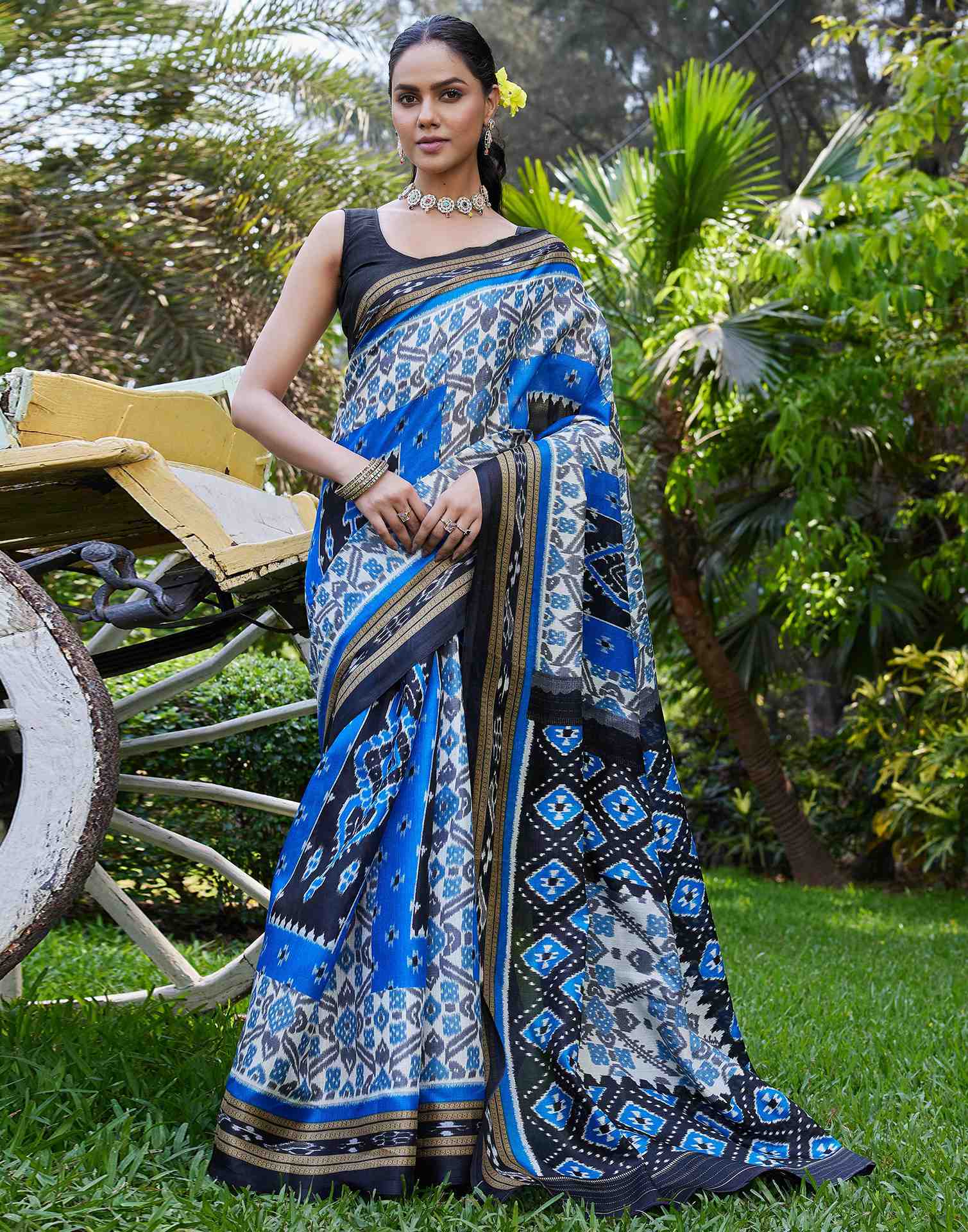 Blue Cotton Blend Printed Saree