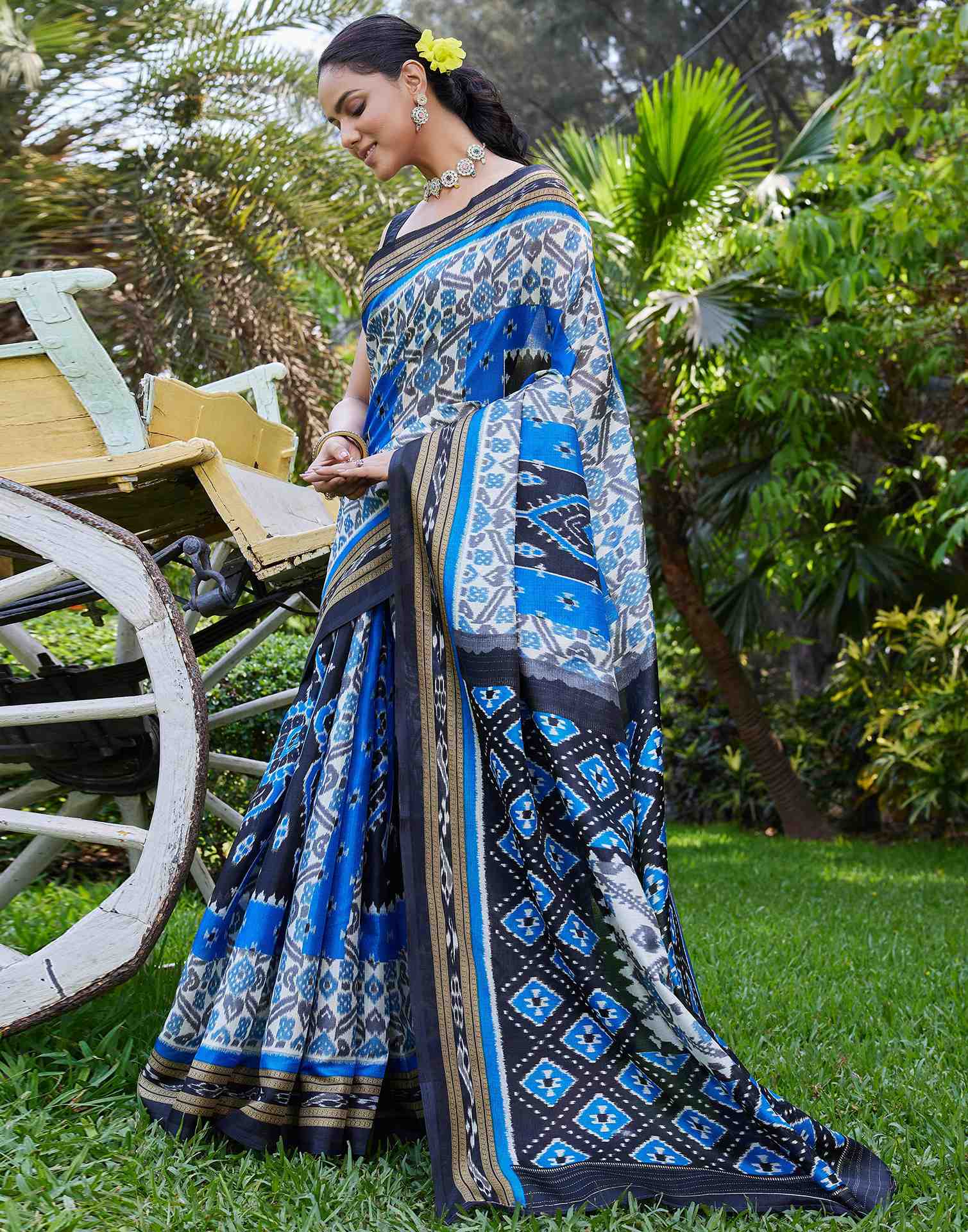 Blue Cotton Blend Printed Saree