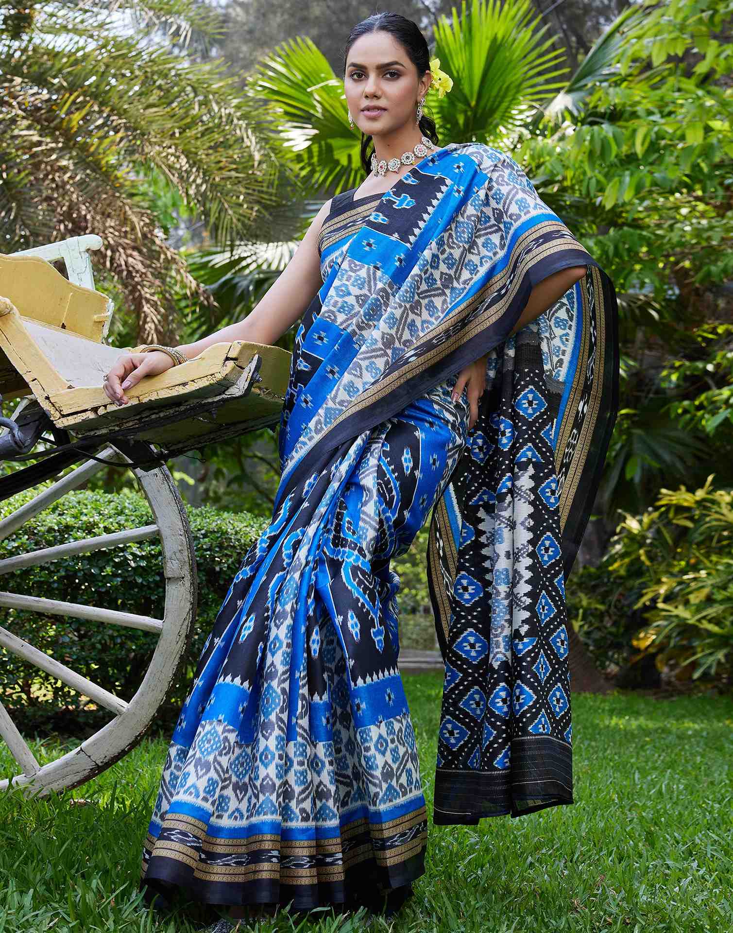 Blue Cotton Blend Printed Saree