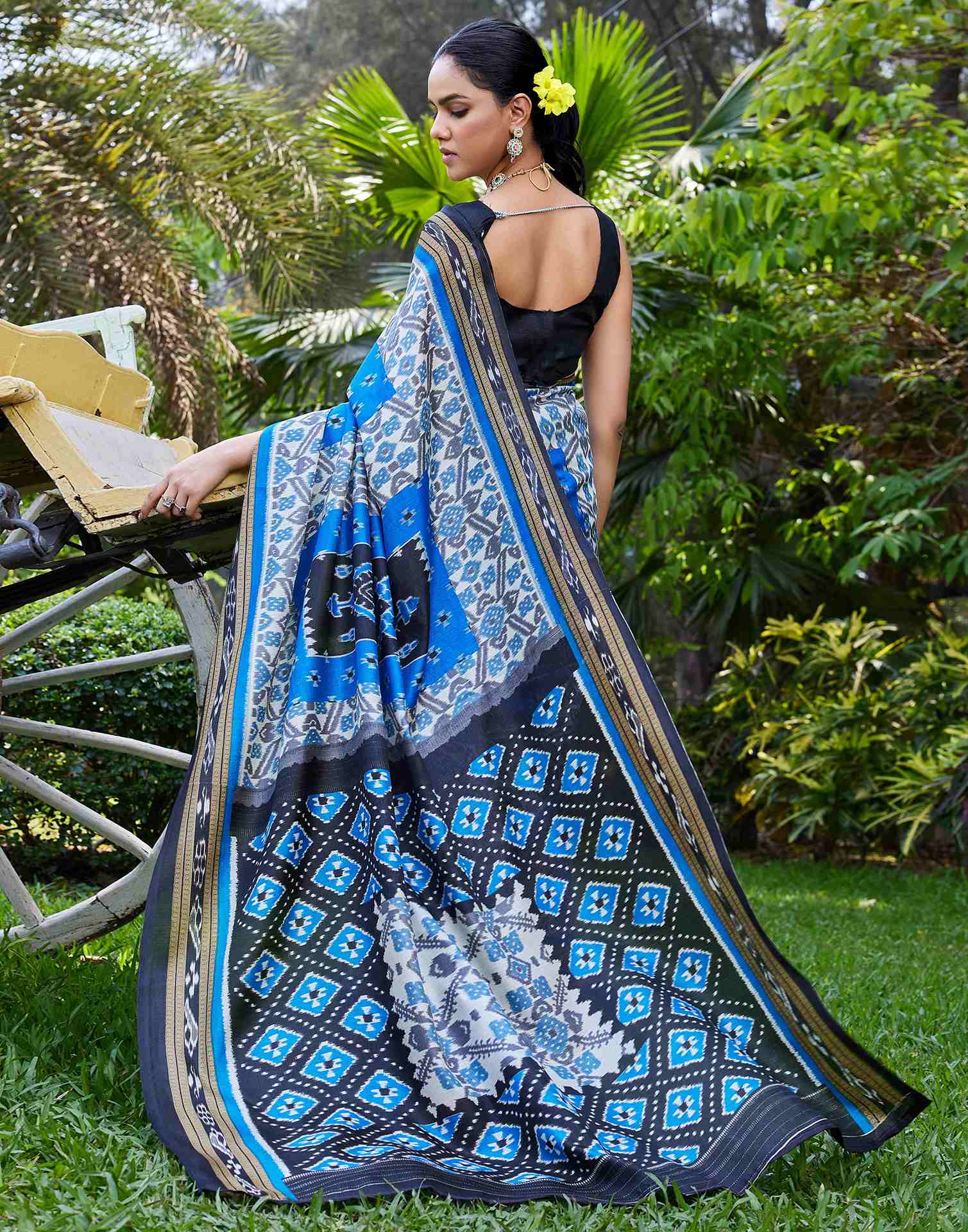 Blue Cotton Blend Printed Saree
