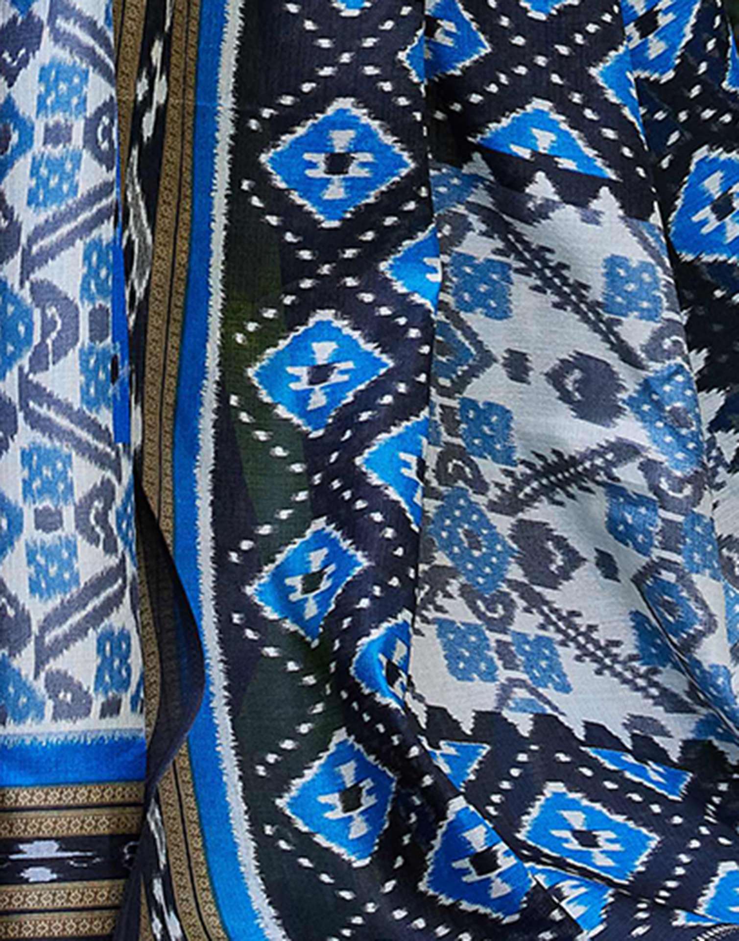 Blue Cotton Blend Printed Saree