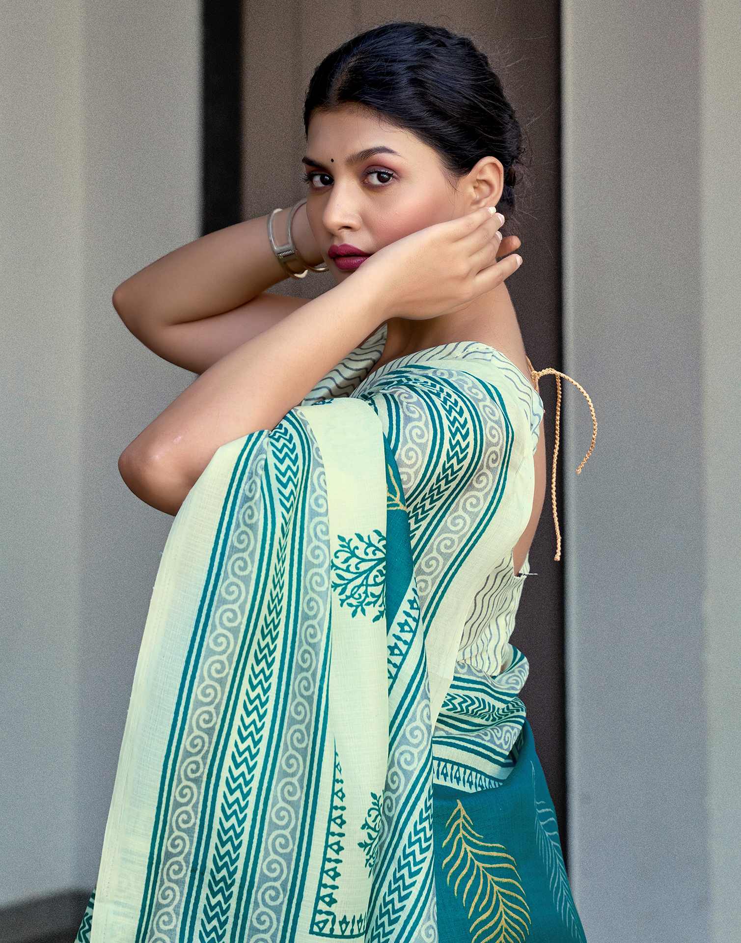 Off White Cotton Blend Printed Saree