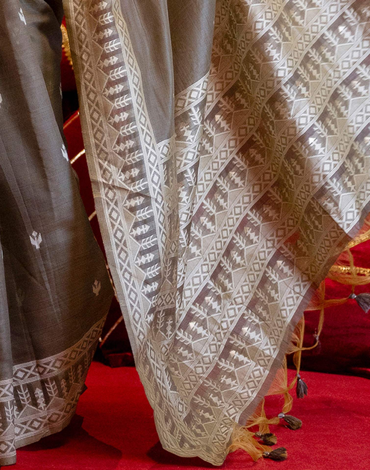 Grey Cotton Woven Printed Saree