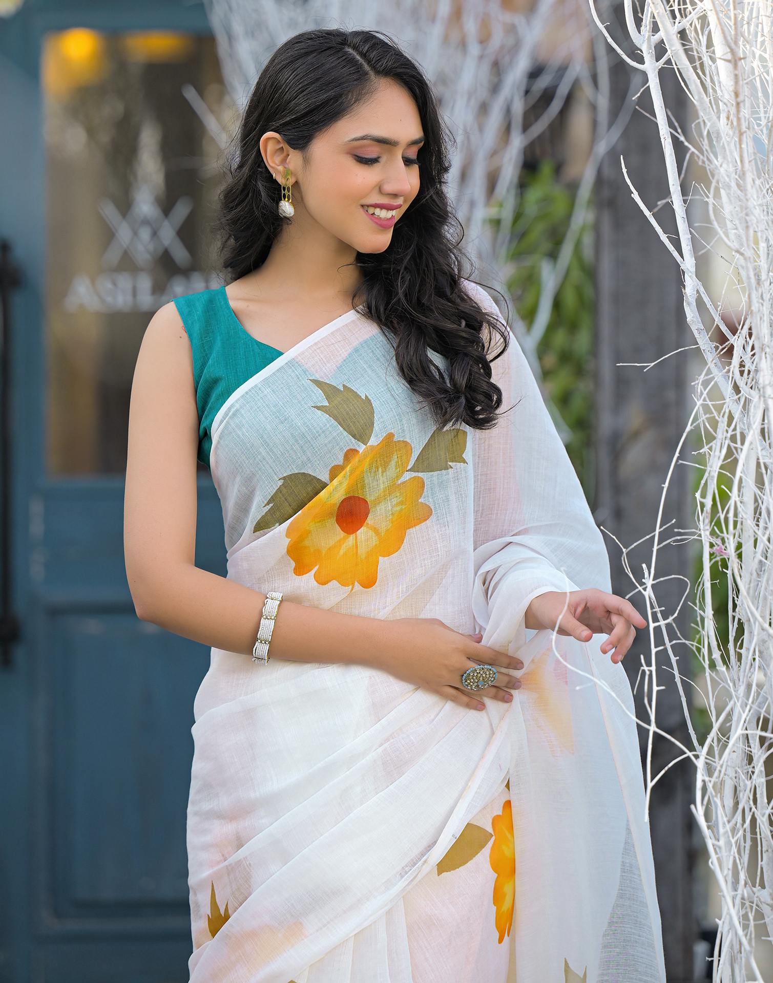 Holi White Linen Floral Printed Saree