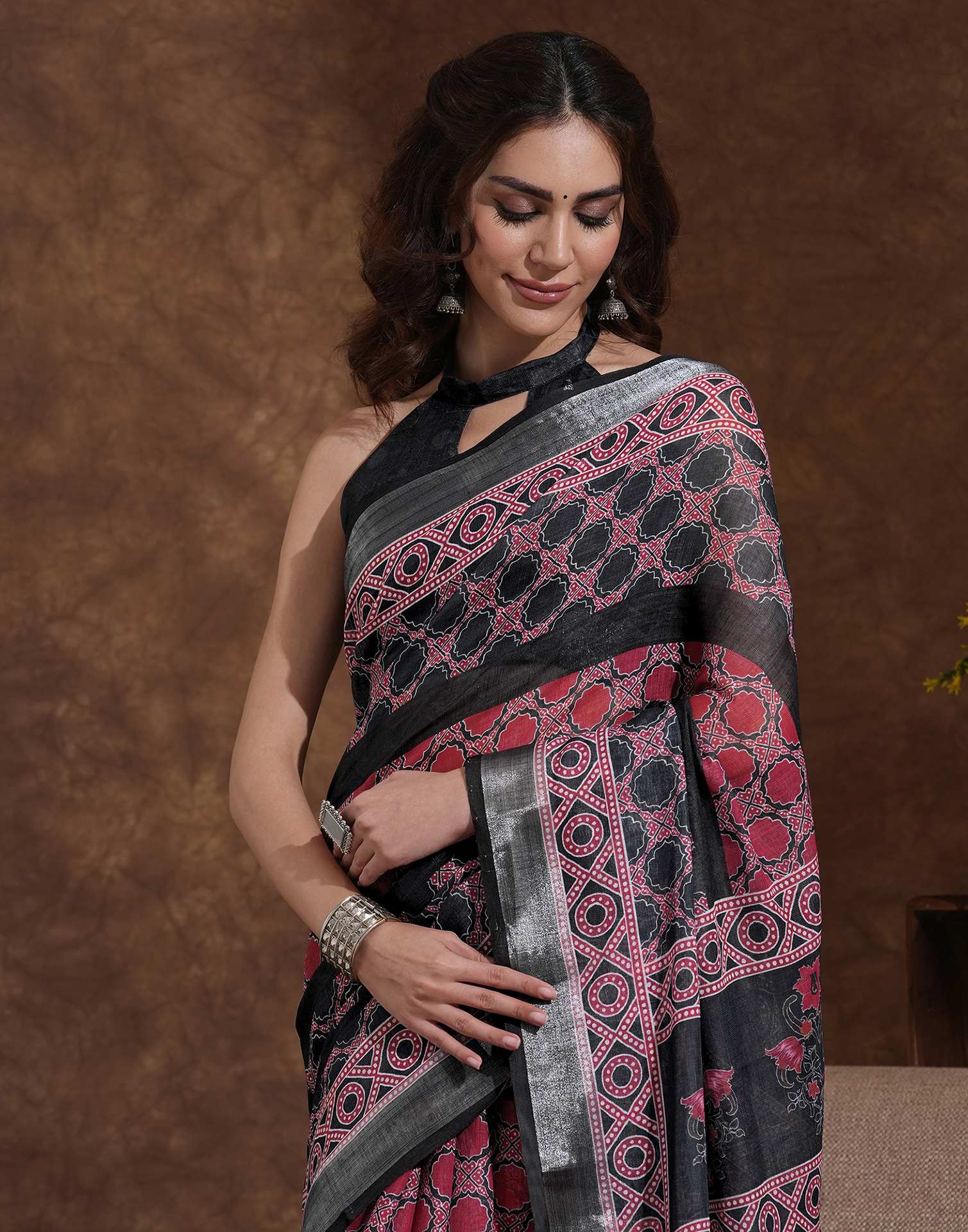 Black Linen Woven Printed Saree