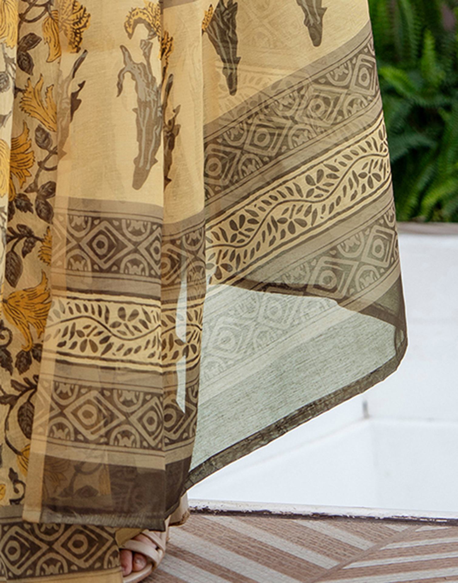 Light Yellow Linen Floral Printed Saree