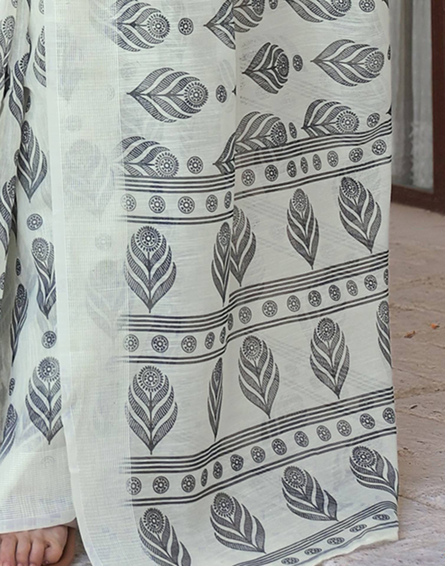 Ready To Wear Off White Linen Printed Embroidery Border Saree