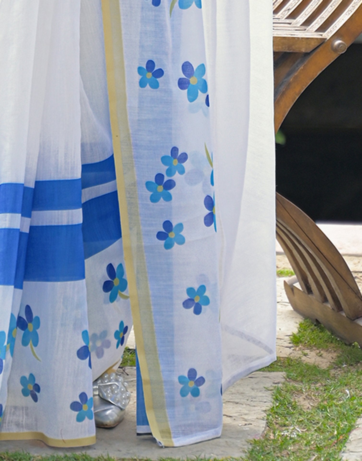 White Linen Floral Printed Saree