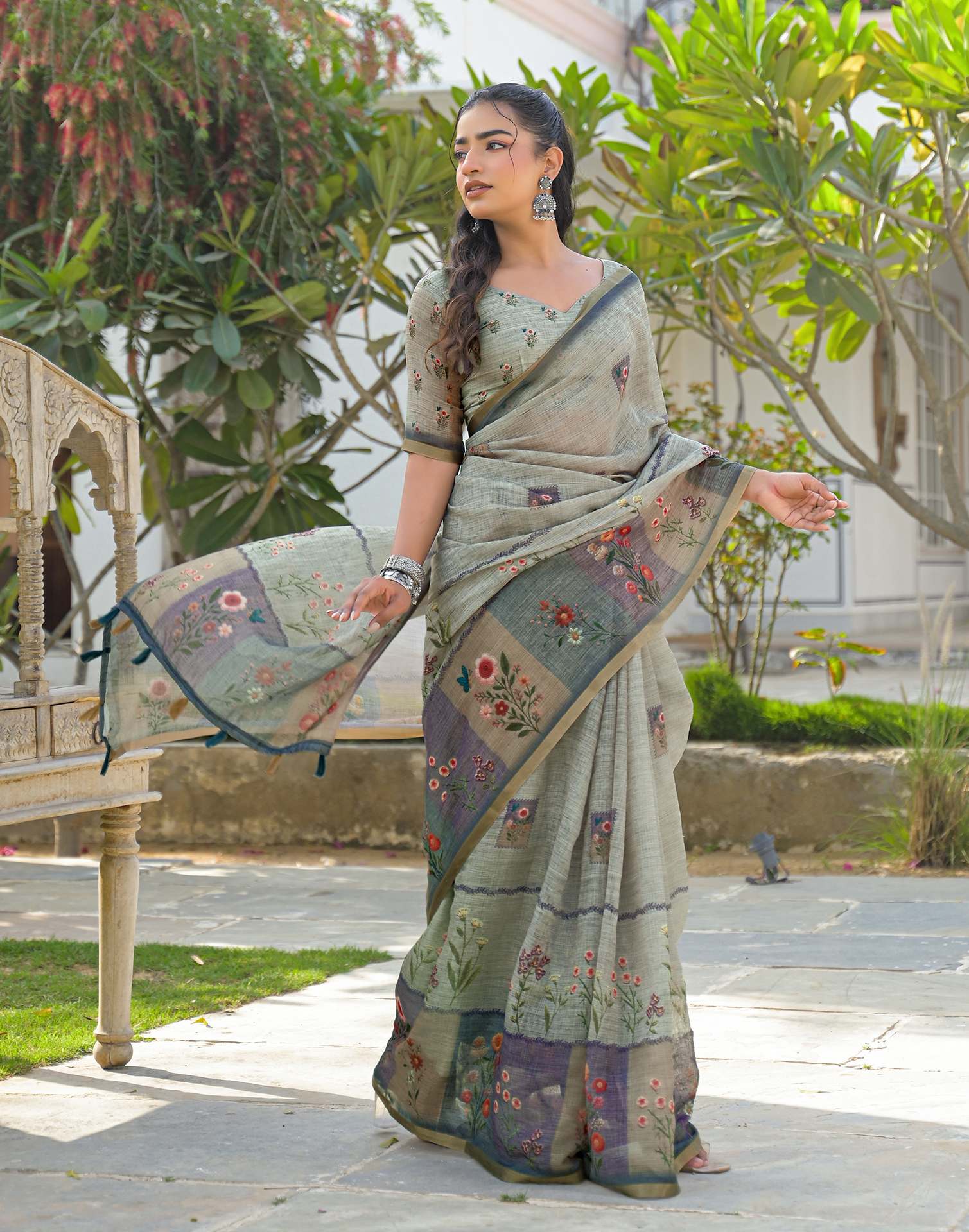 Ash Grey Linen Floral Printed Saree