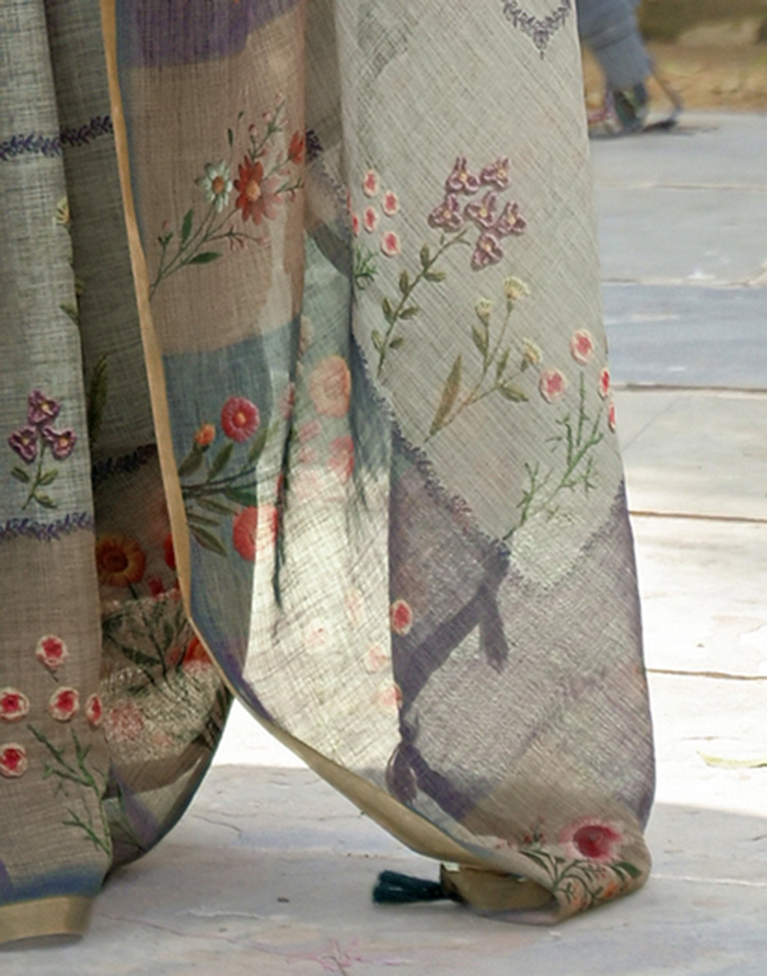 Ash Grey Linen Floral Printed Saree