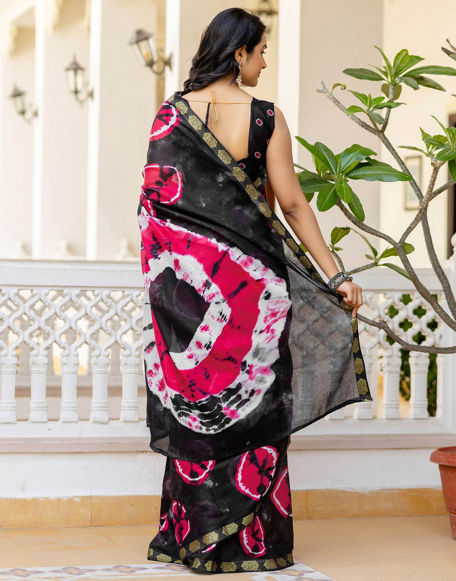 Black Cotton Printed Woven Border Saree