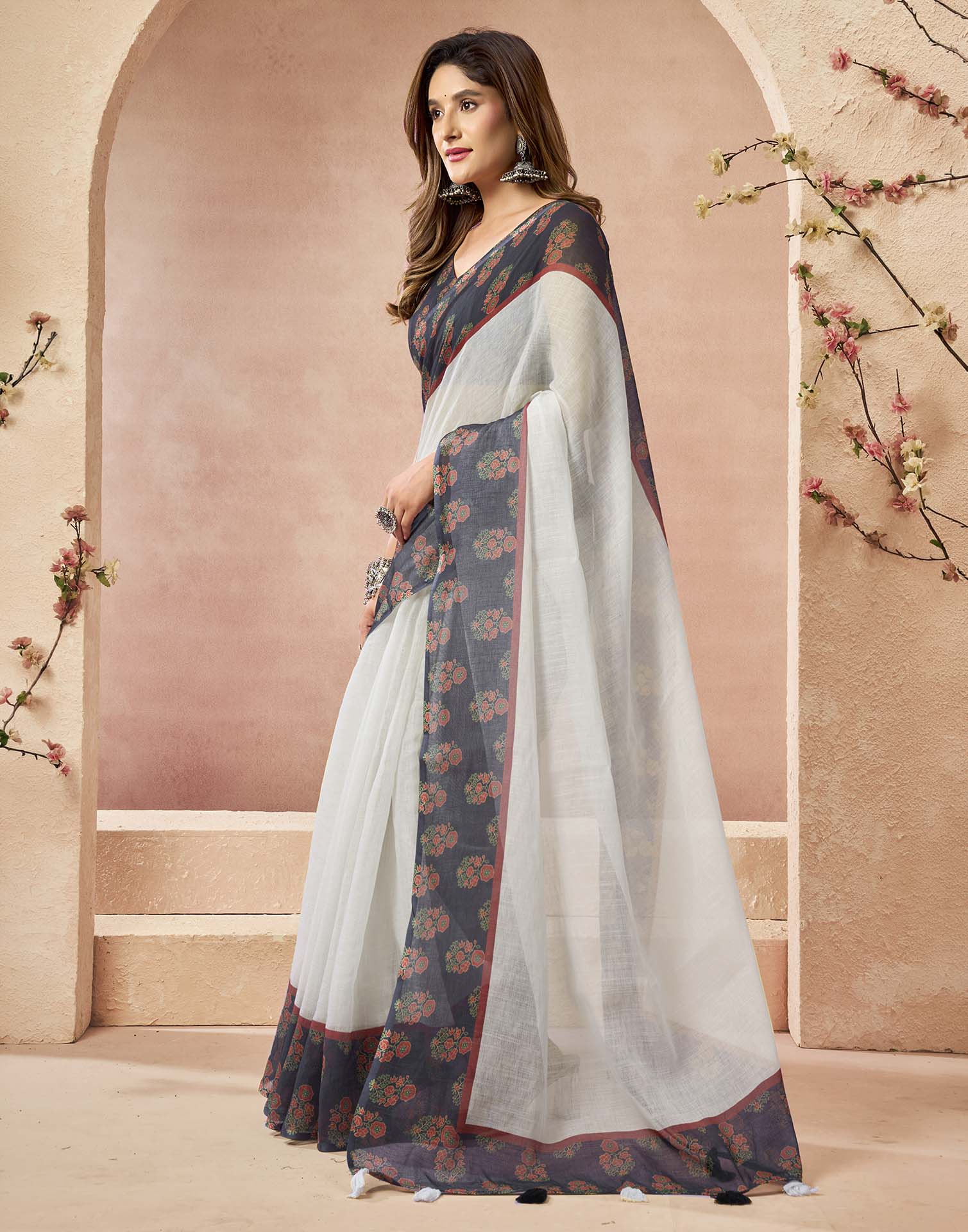 White Cotton Printed Printed Saree
