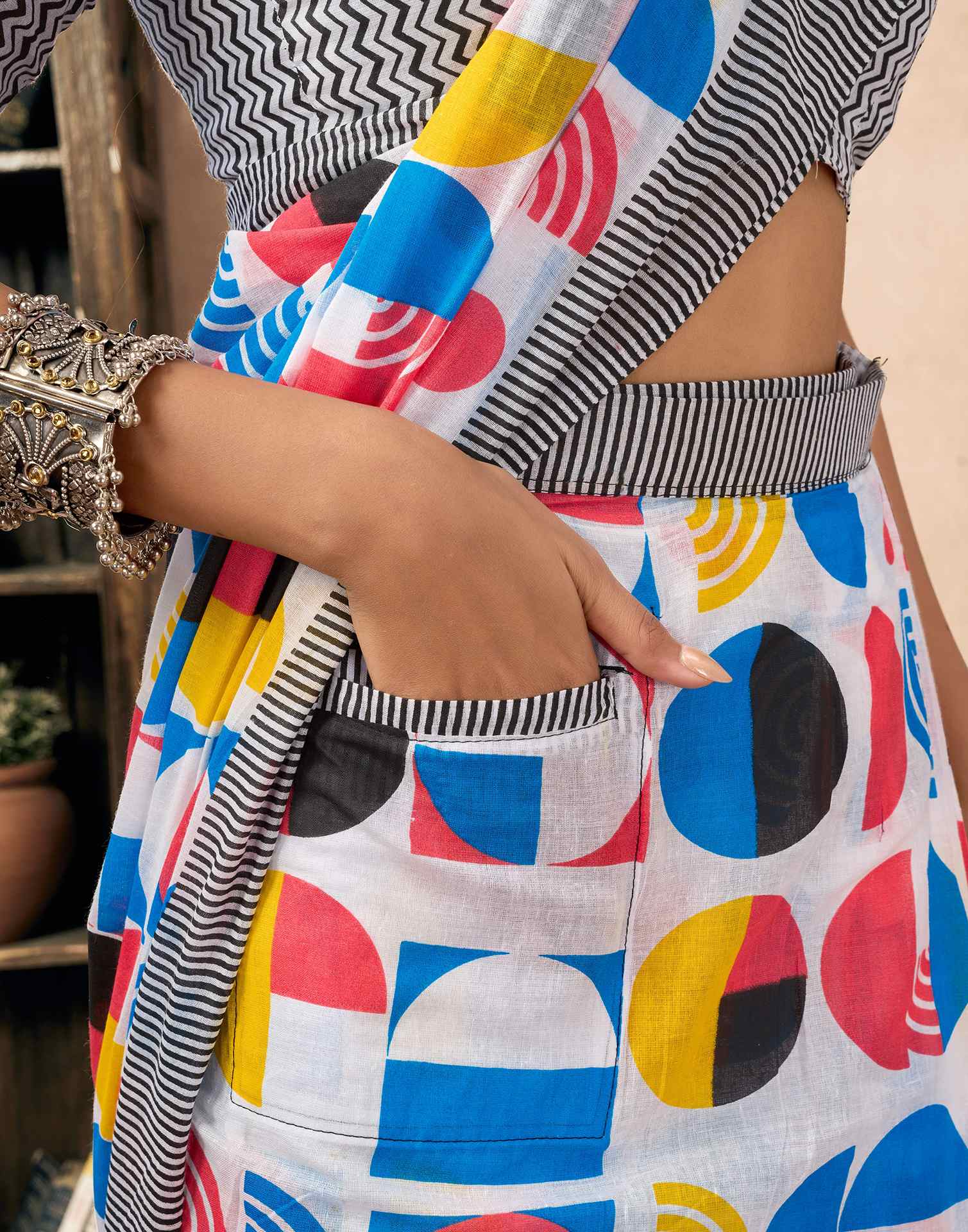 Ready To Wear White Cotton Printed Saree With Pocket