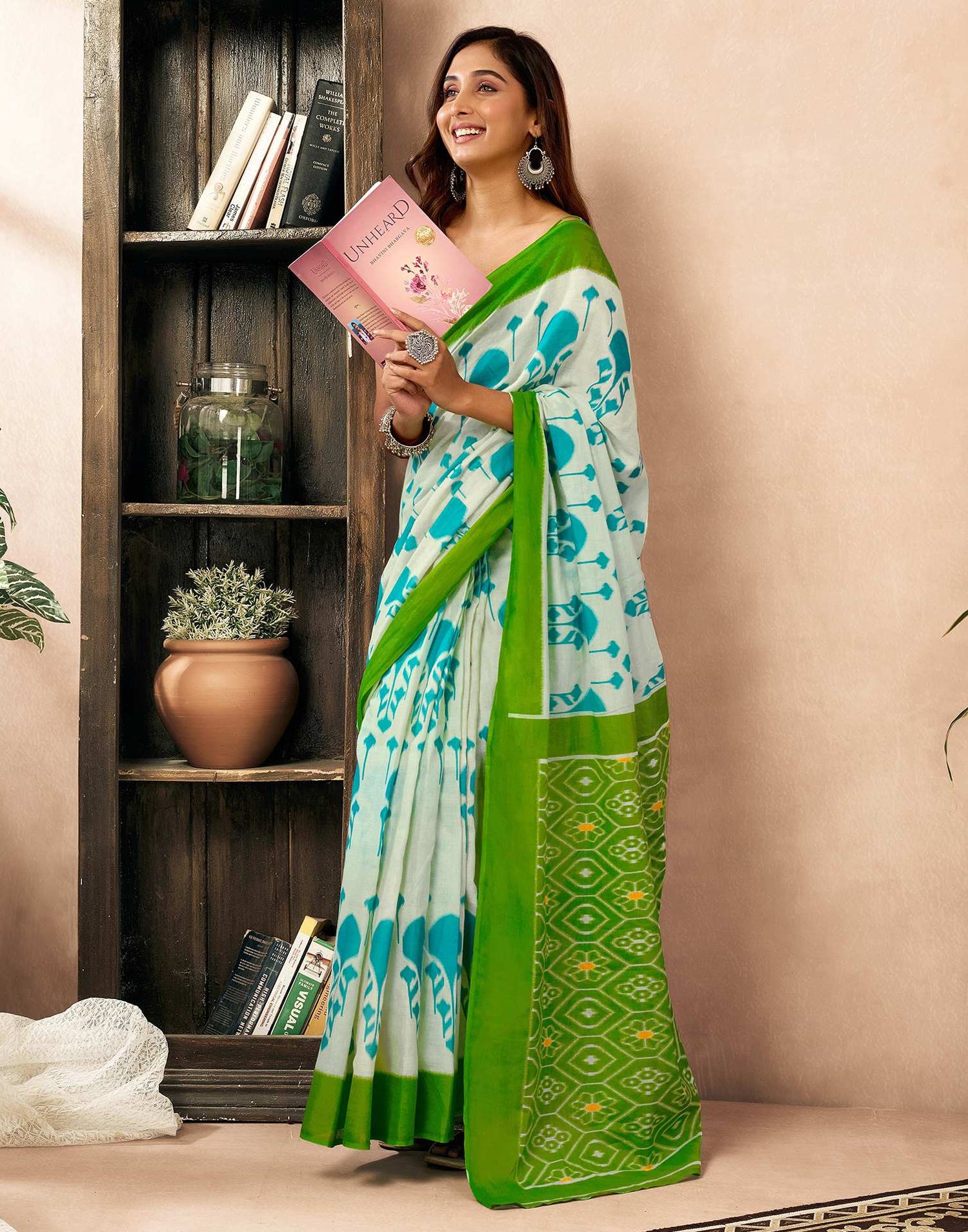 Ready To Wear Off White Cotton Printed Saree With Pocket