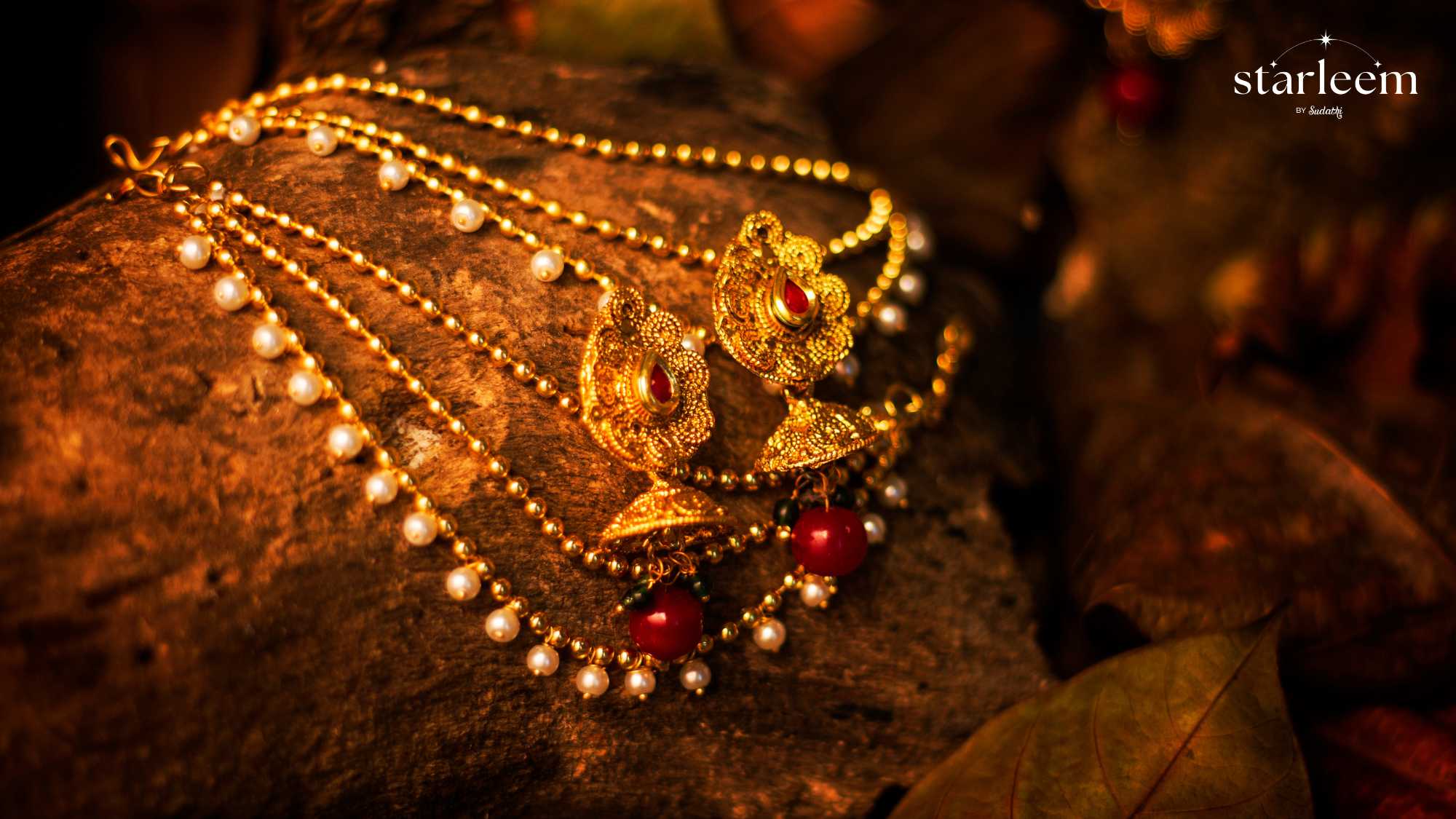 How to Choose the Perfect Necklace for Your Saree:  A Complete Guide