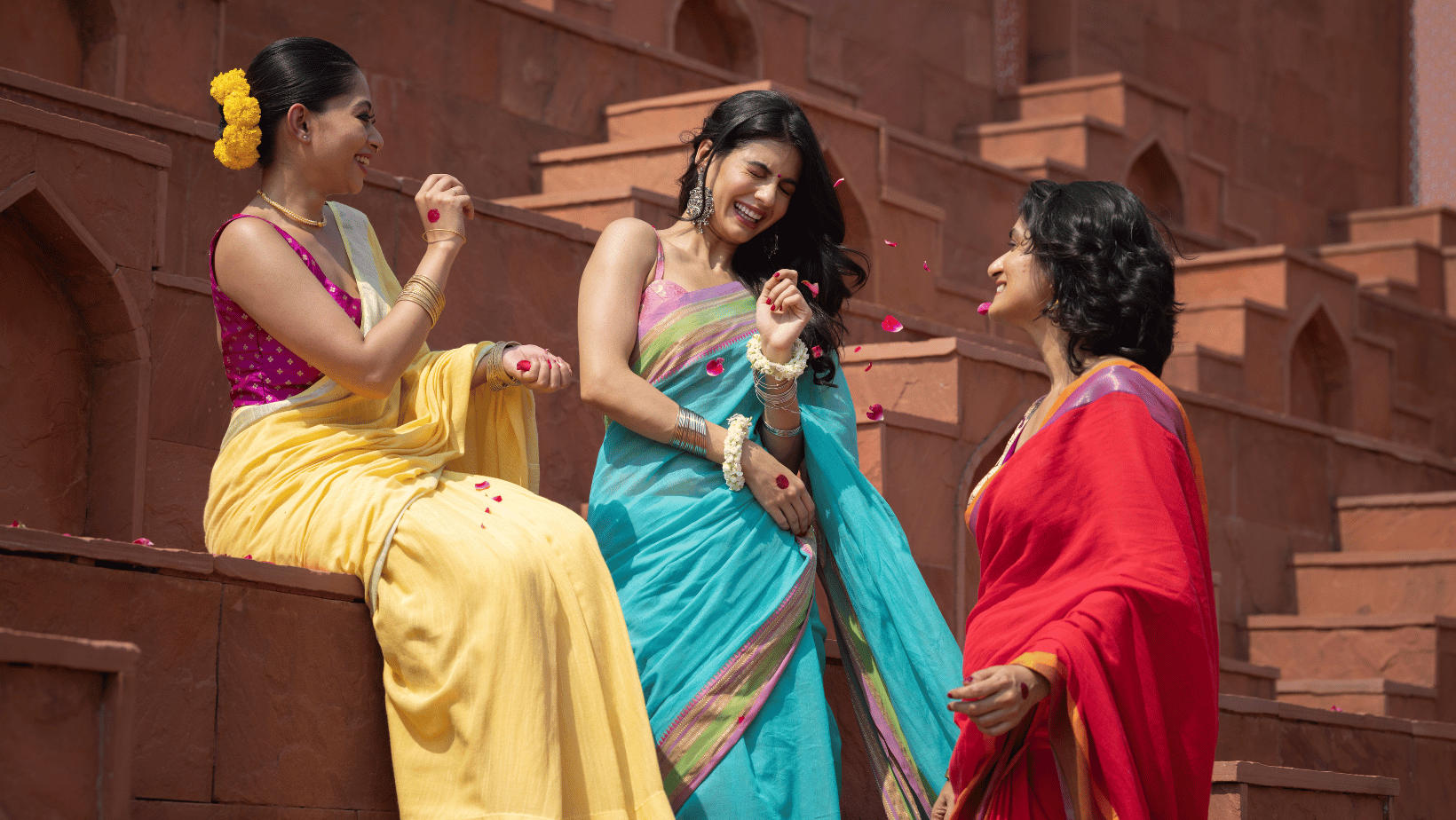 Forget the Fear of Looking Heavy in a Saree – Follow These Simple Tips 9 Forget the Fear of Looking Heavy in a Saree – Follow These Simple Tips