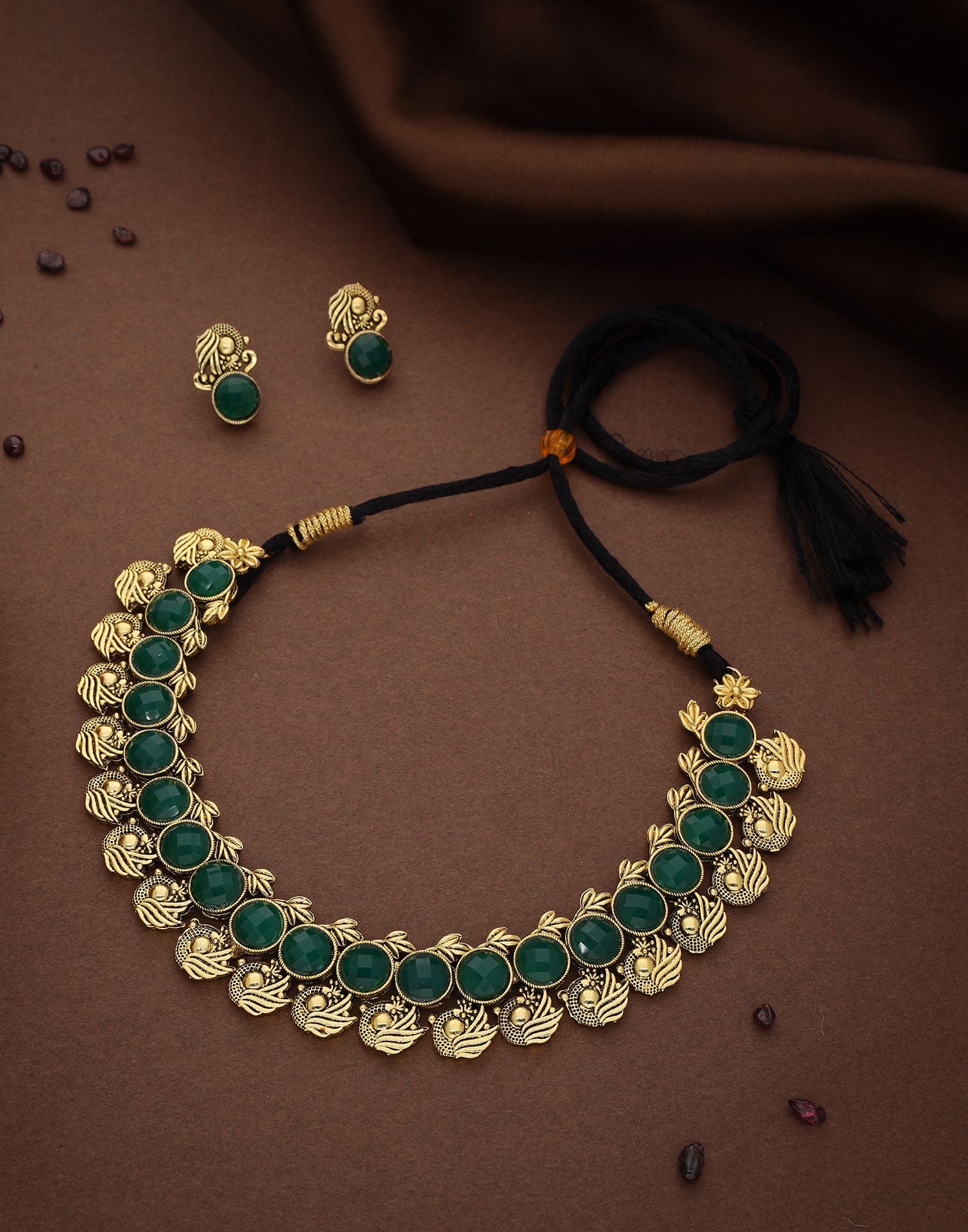 Green Gold Choker Necklace Set With Stud Earring