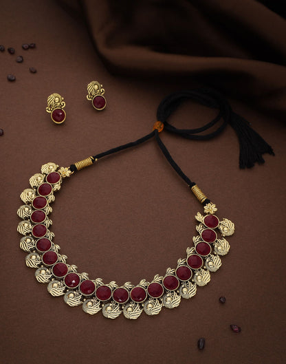 Maroon Gold Choker Necklace Set With Stud Earring