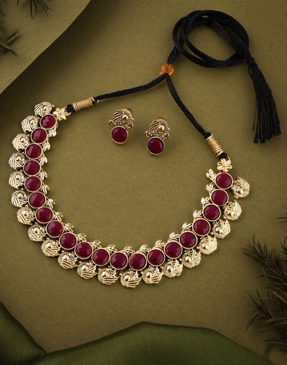 Maroon Gold Choker Necklace Set With Stud Earring