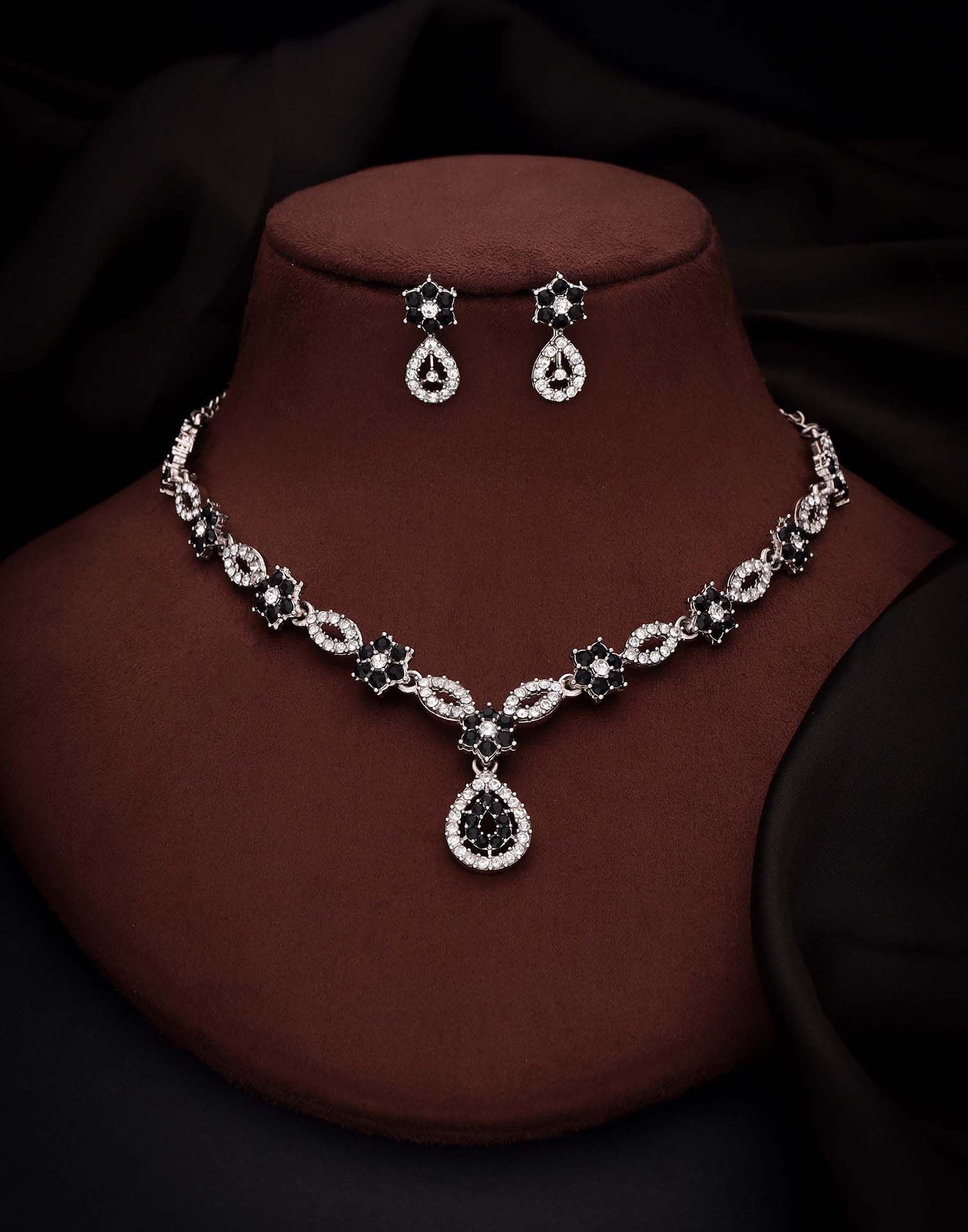 Black Rhodium Silver Choker Necklace Set With Stud Earring