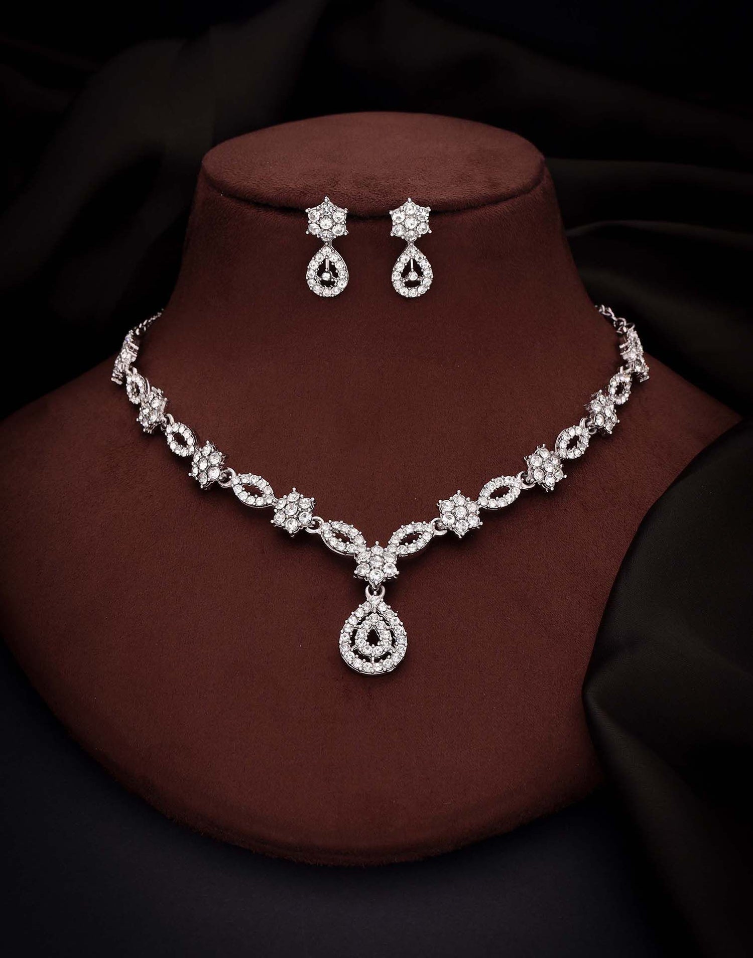 White Rhodium Silver Choker Necklace Set With Stud Earring