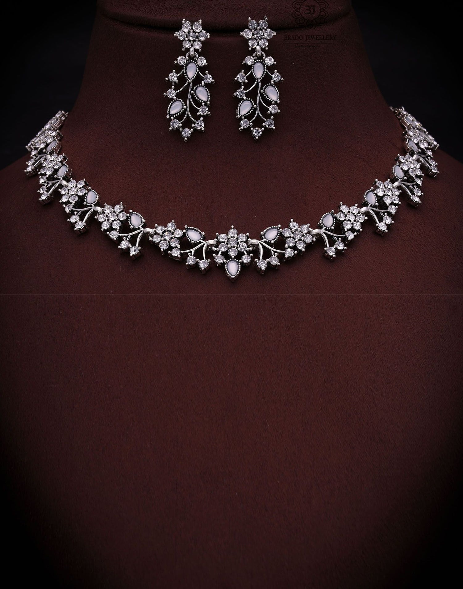 White Silver Choker Necklace Set With Dangle Earring